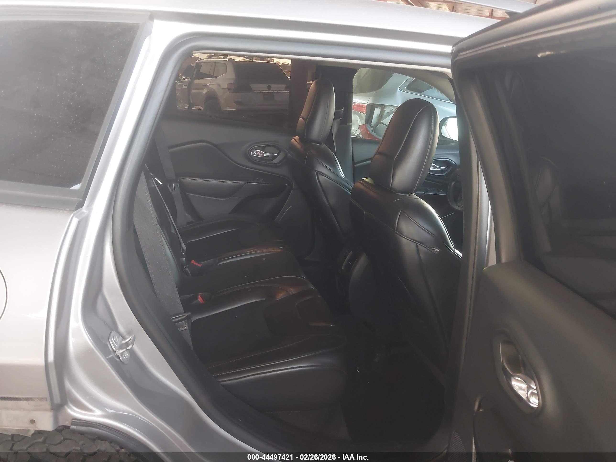JEEP CHEROKEE image 8