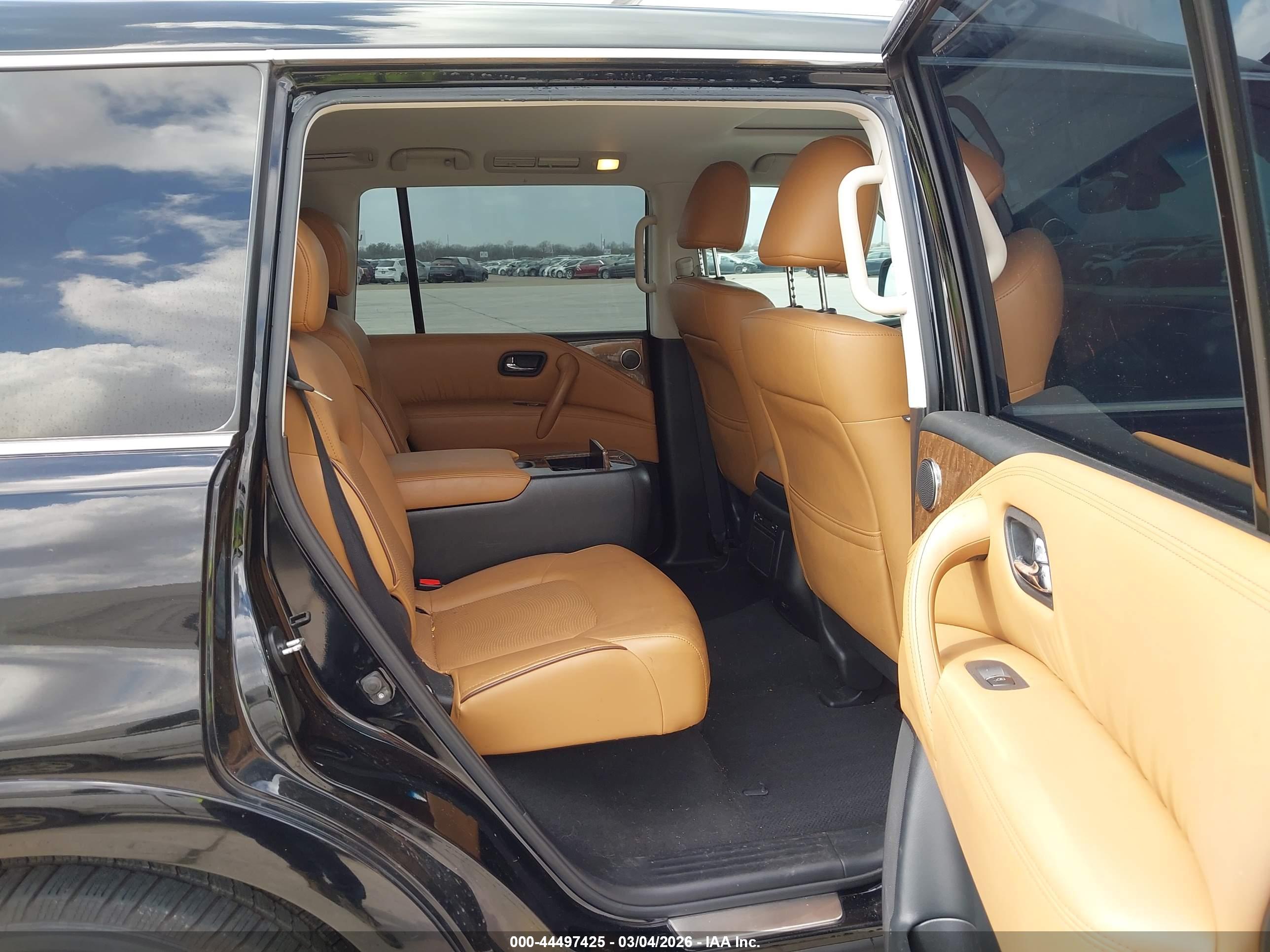 INFINITI QX80 image 8
