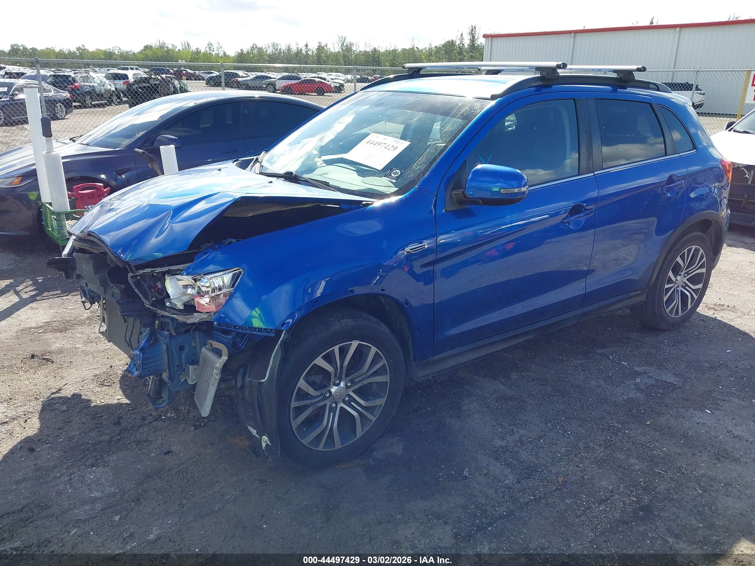 MITSUBISHI OUTLANDER image 2