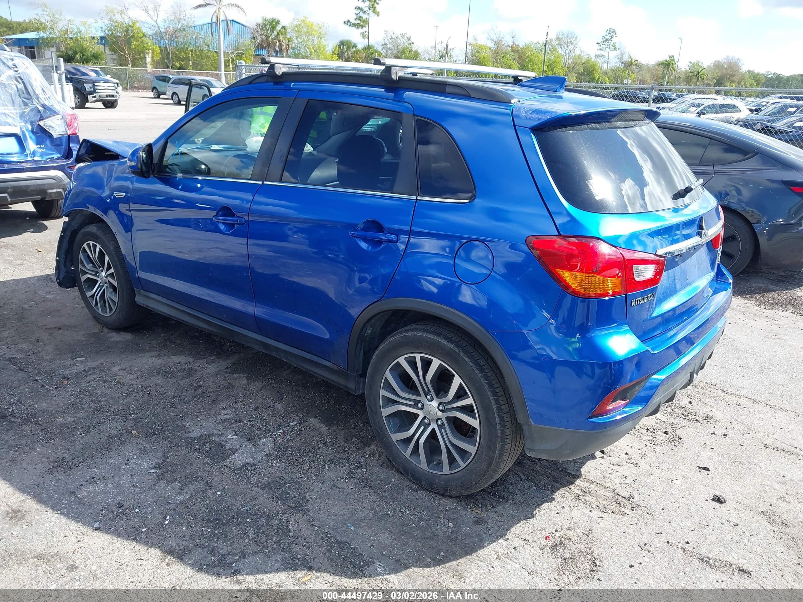 MITSUBISHI OUTLANDER image 3