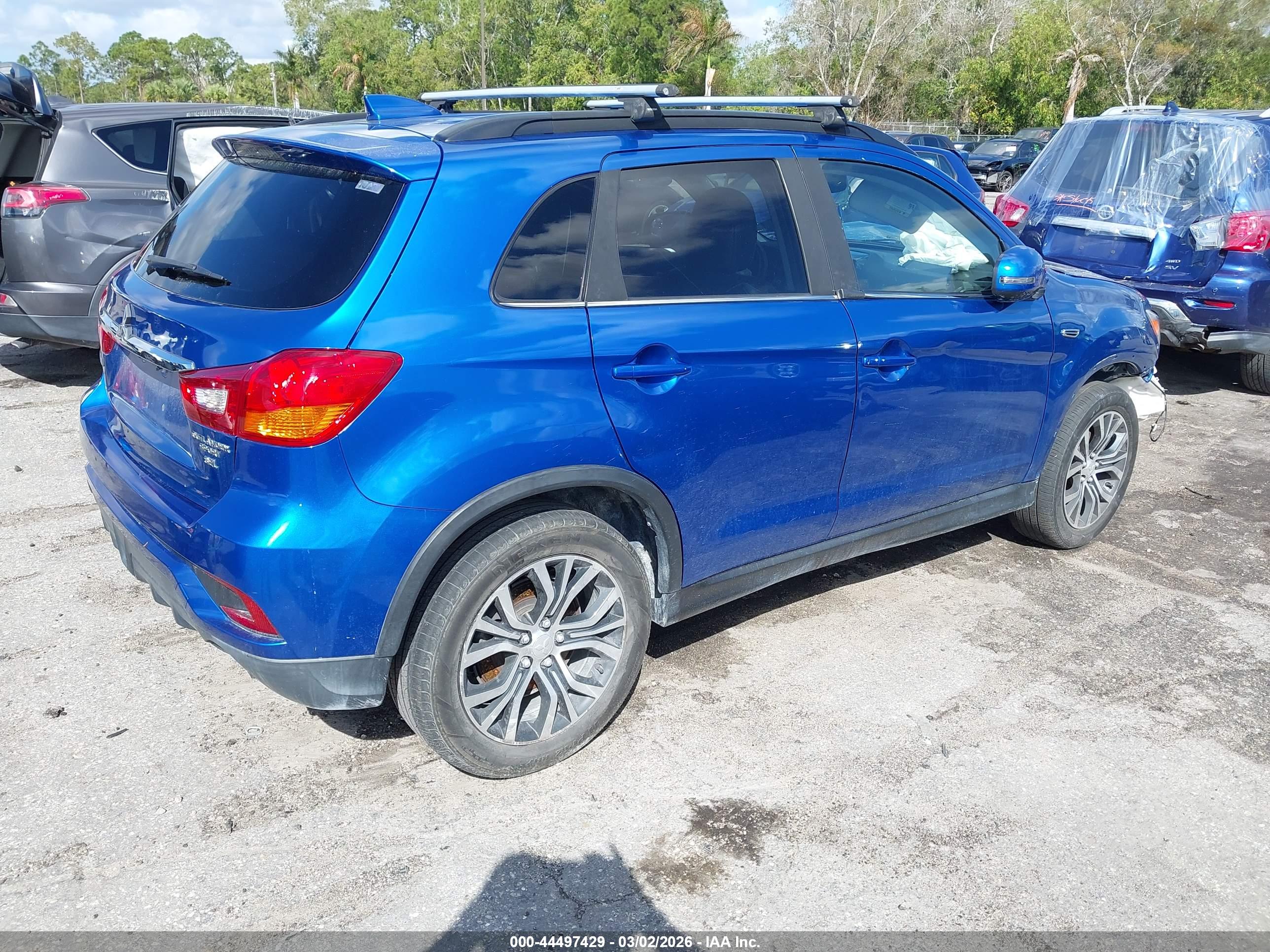 MITSUBISHI OUTLANDER image 4