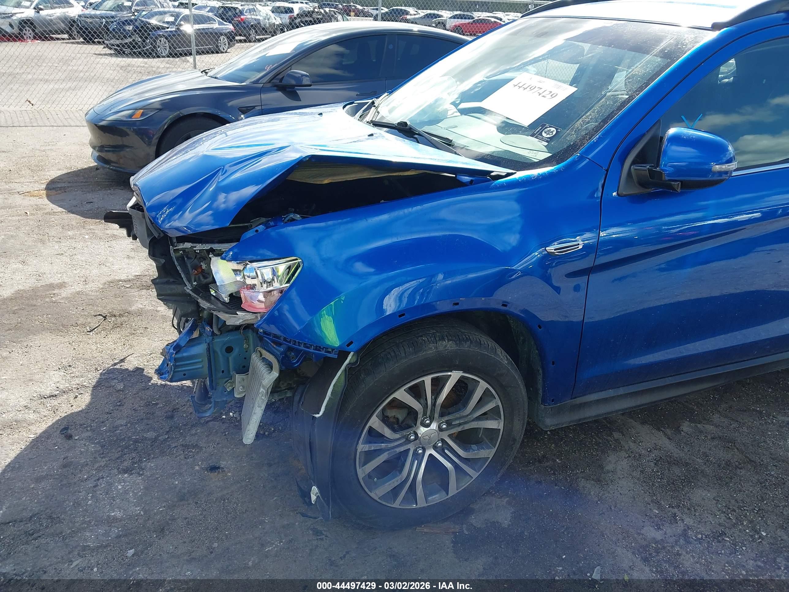 MITSUBISHI OUTLANDER image 6