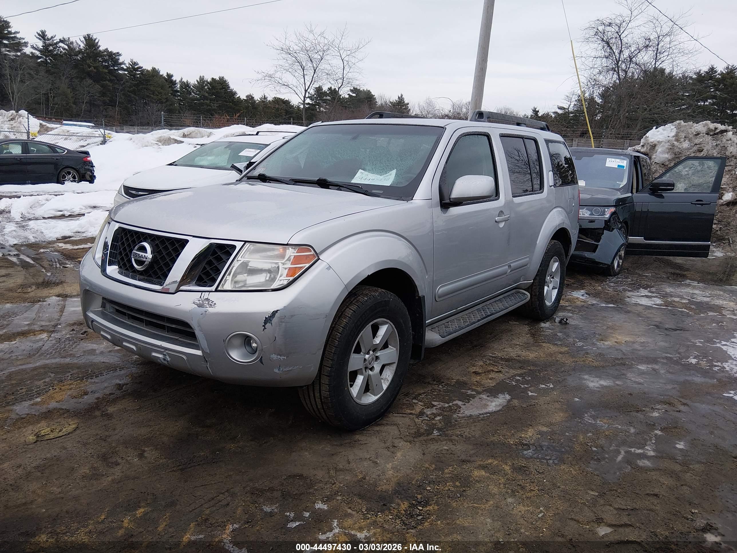 NISSAN PATHFINDER image 2