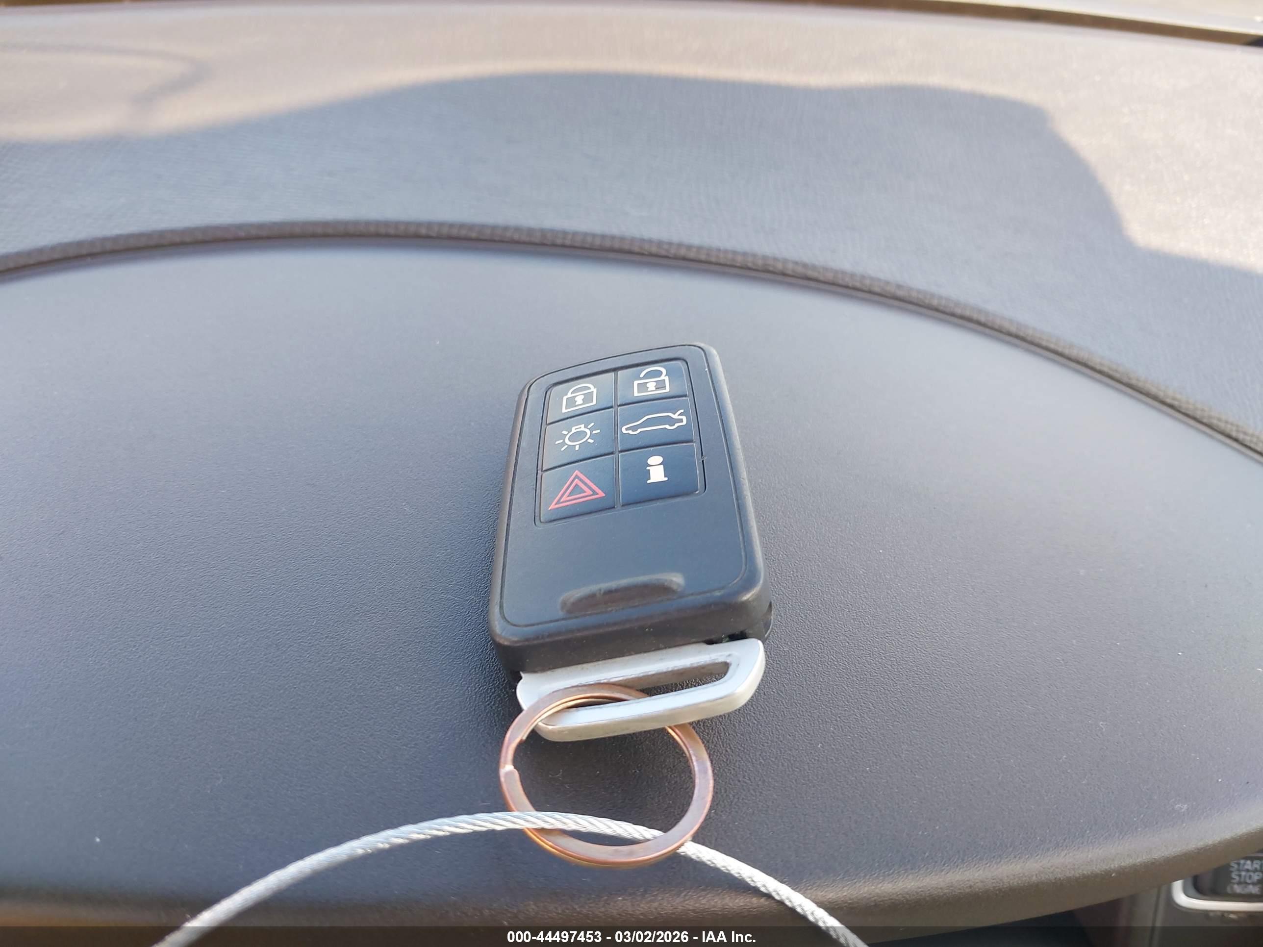 VOLVO XC60 image 11