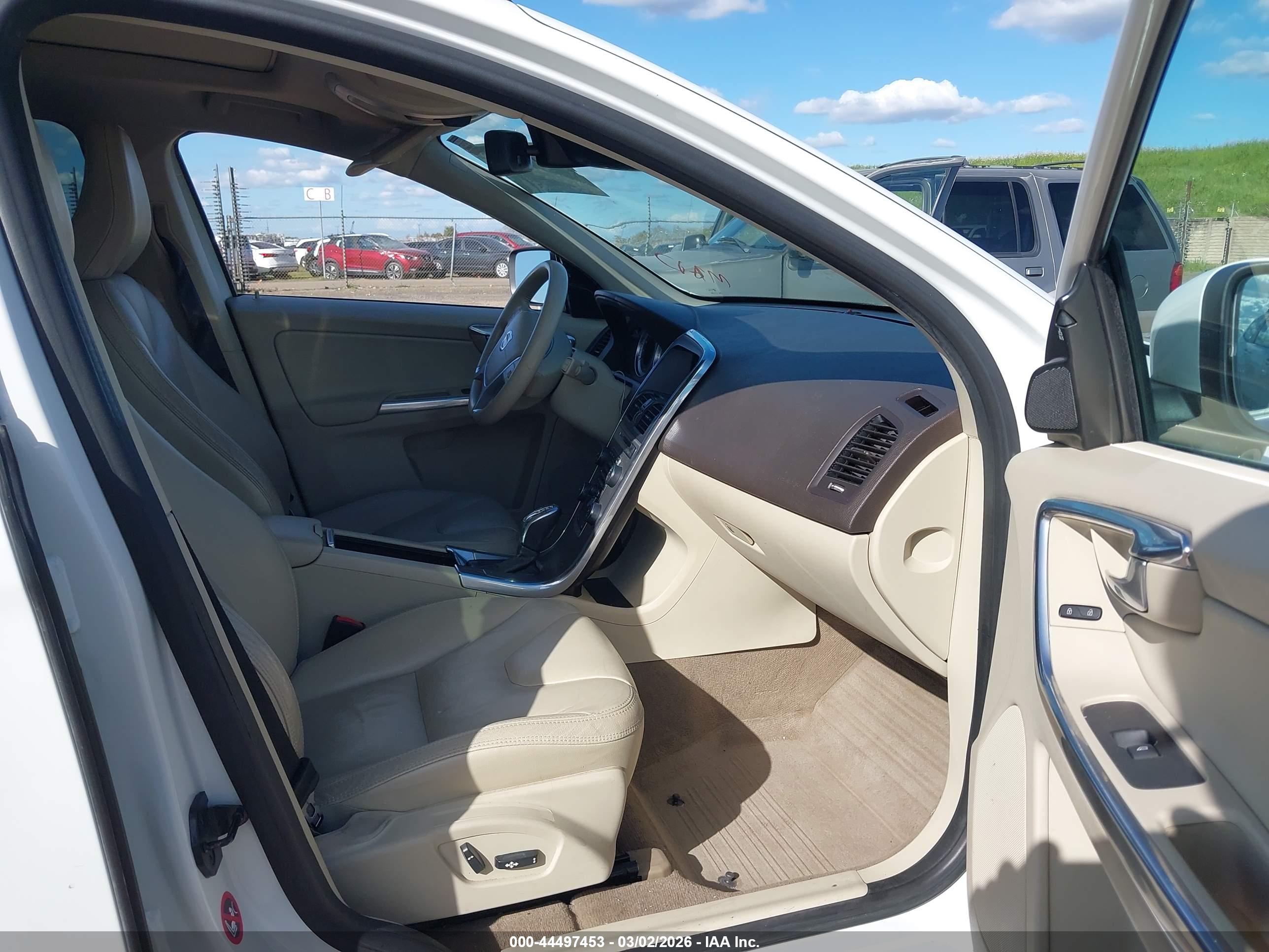 VOLVO XC60 image 5