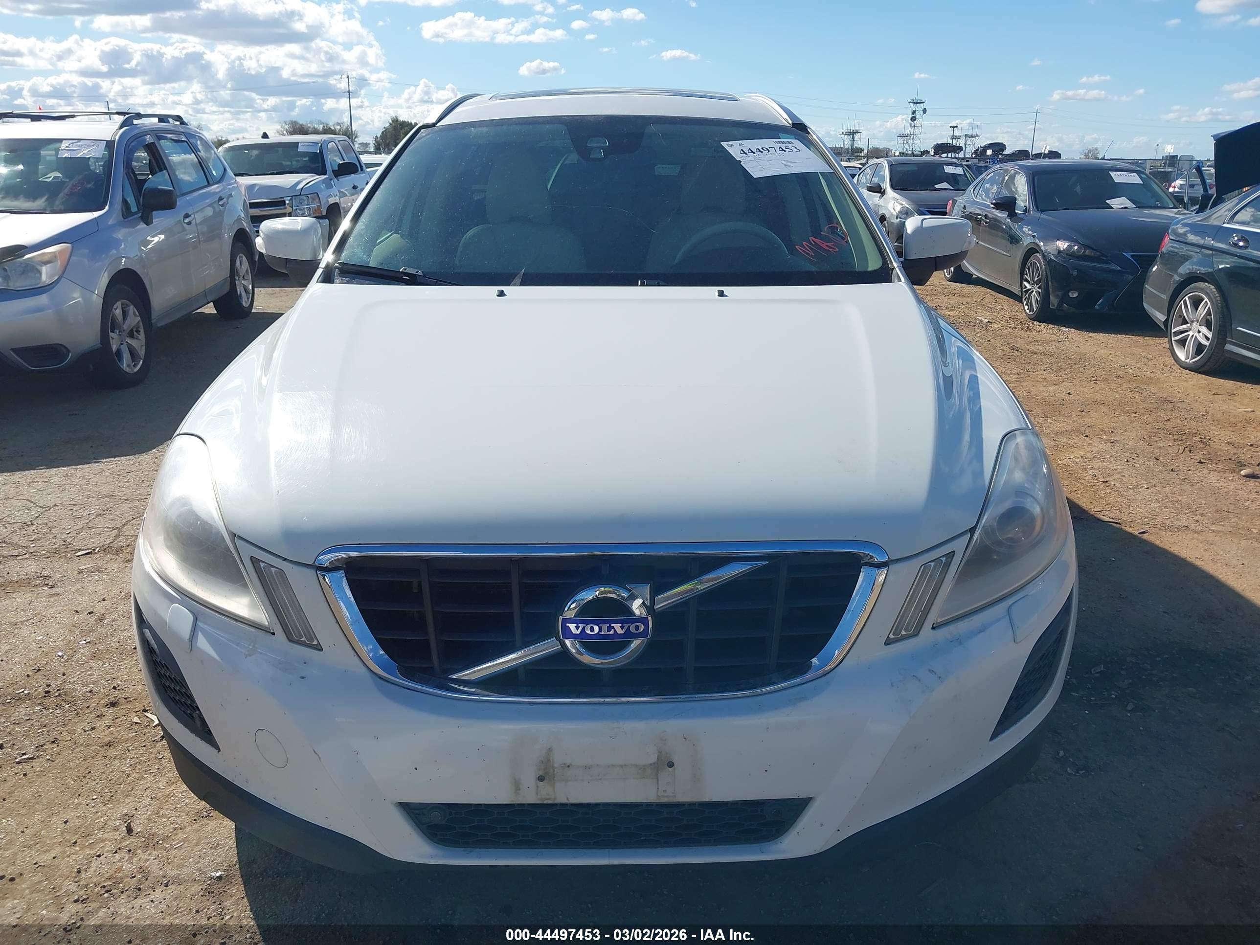 VOLVO XC60 image 6