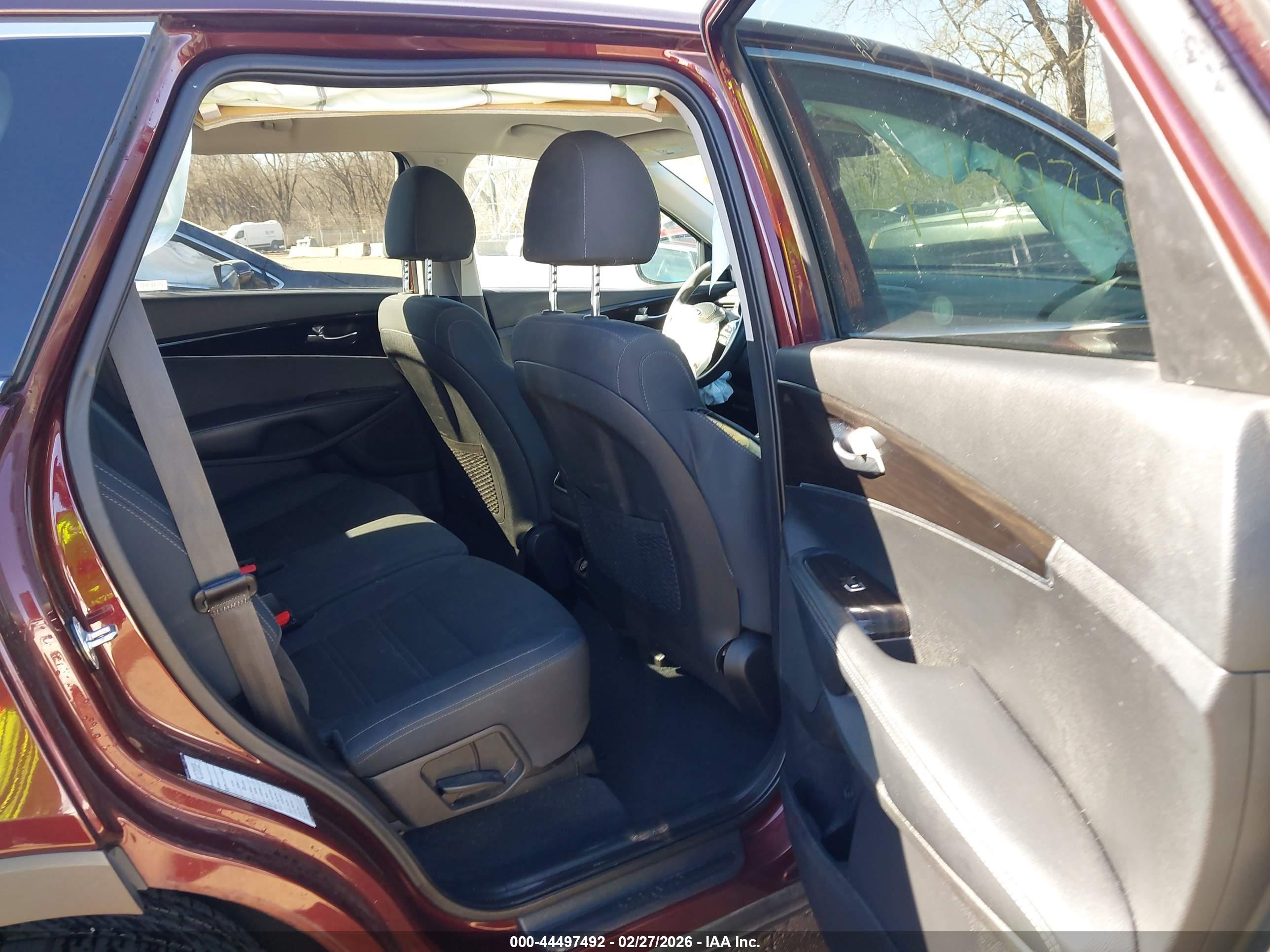 KIA SORENTO image 8