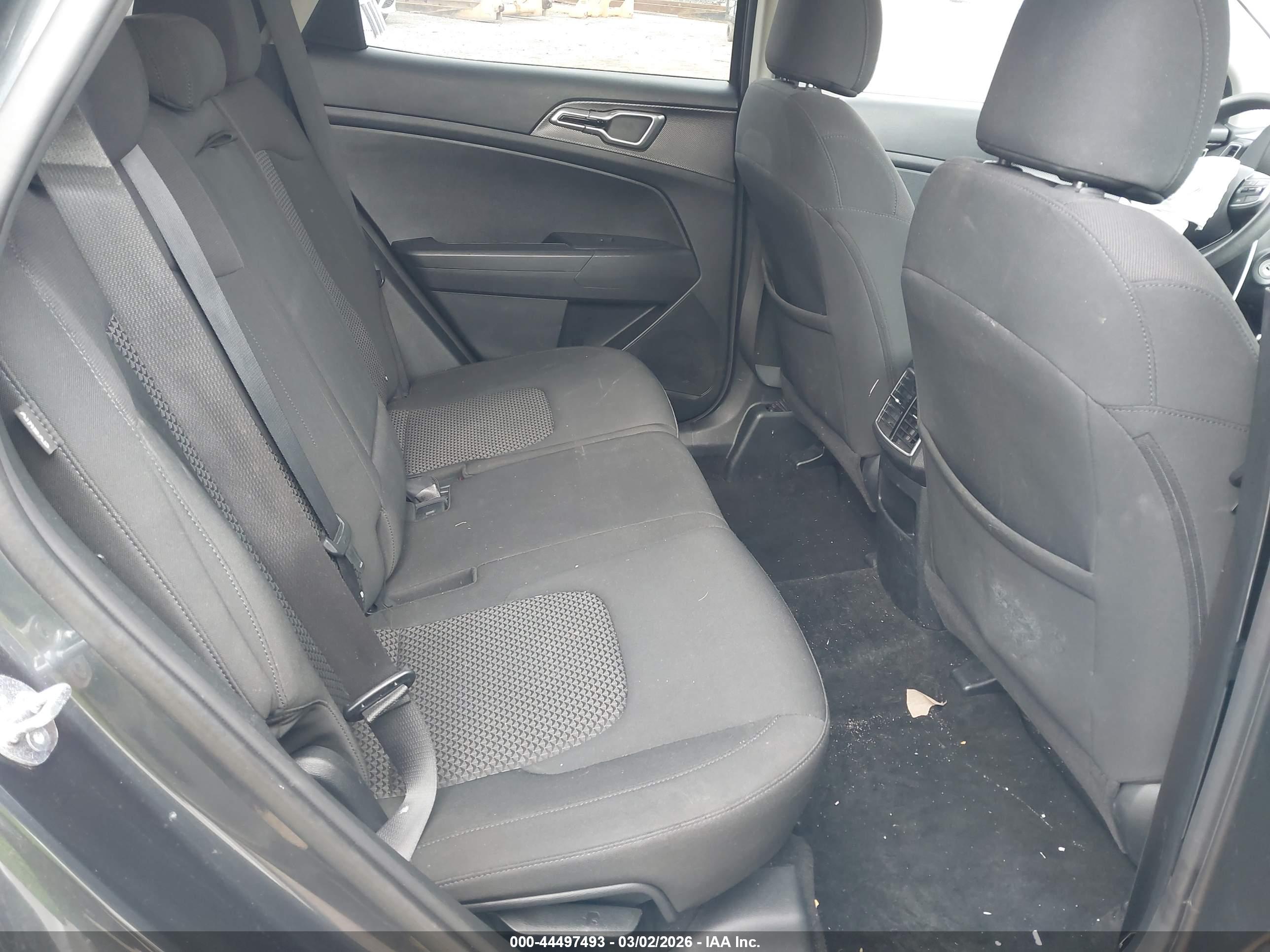 KIA SPORTAGE image 8