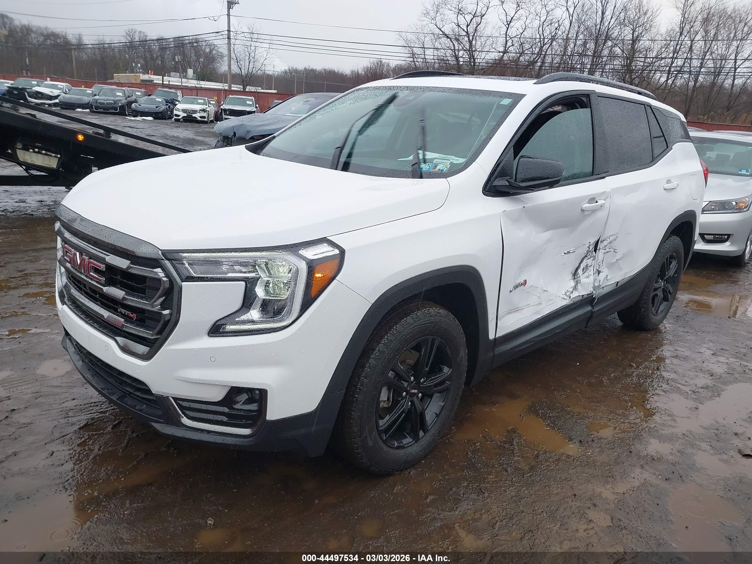 GMC TERRAIN image 2