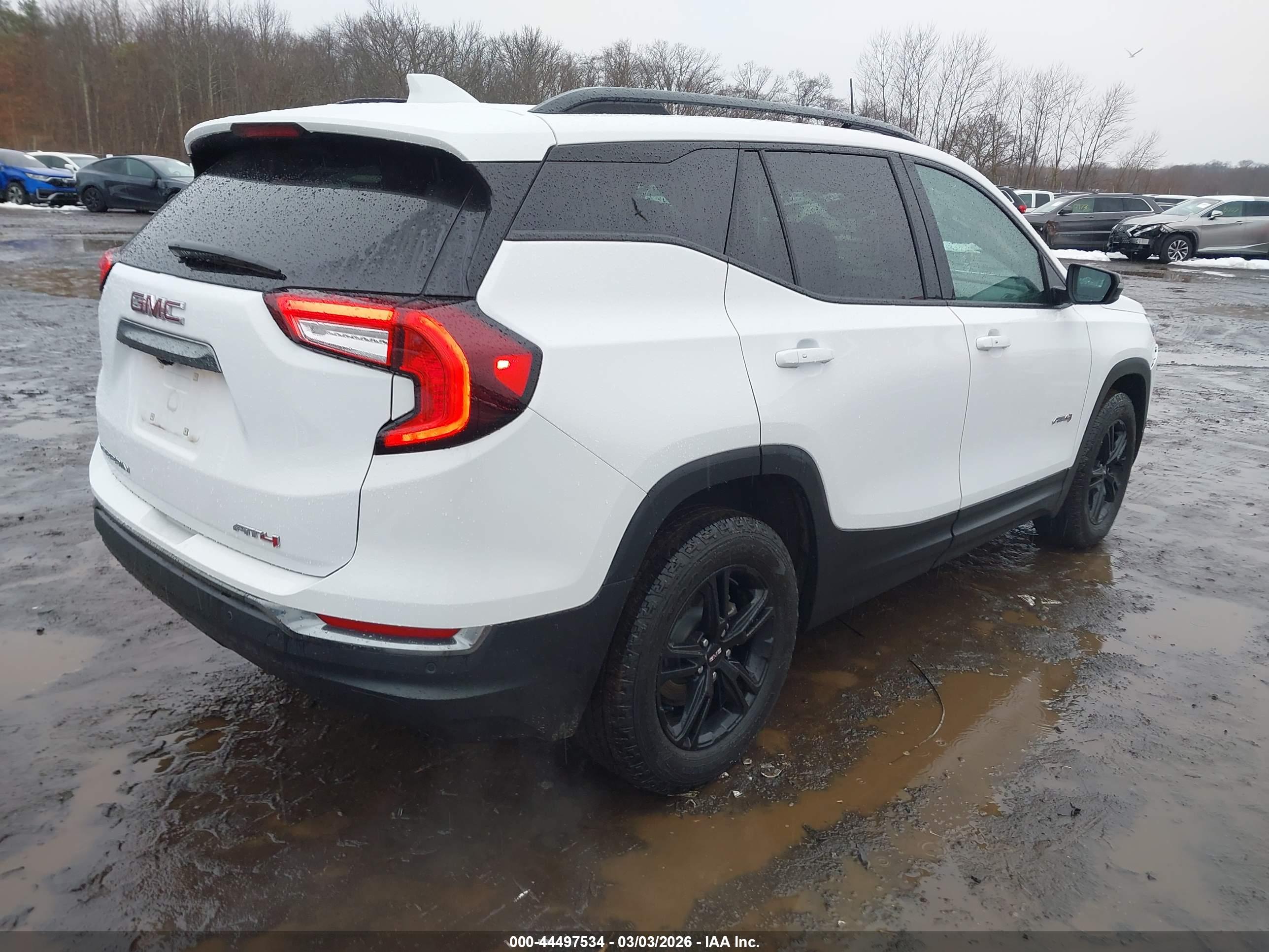 GMC TERRAIN image 4