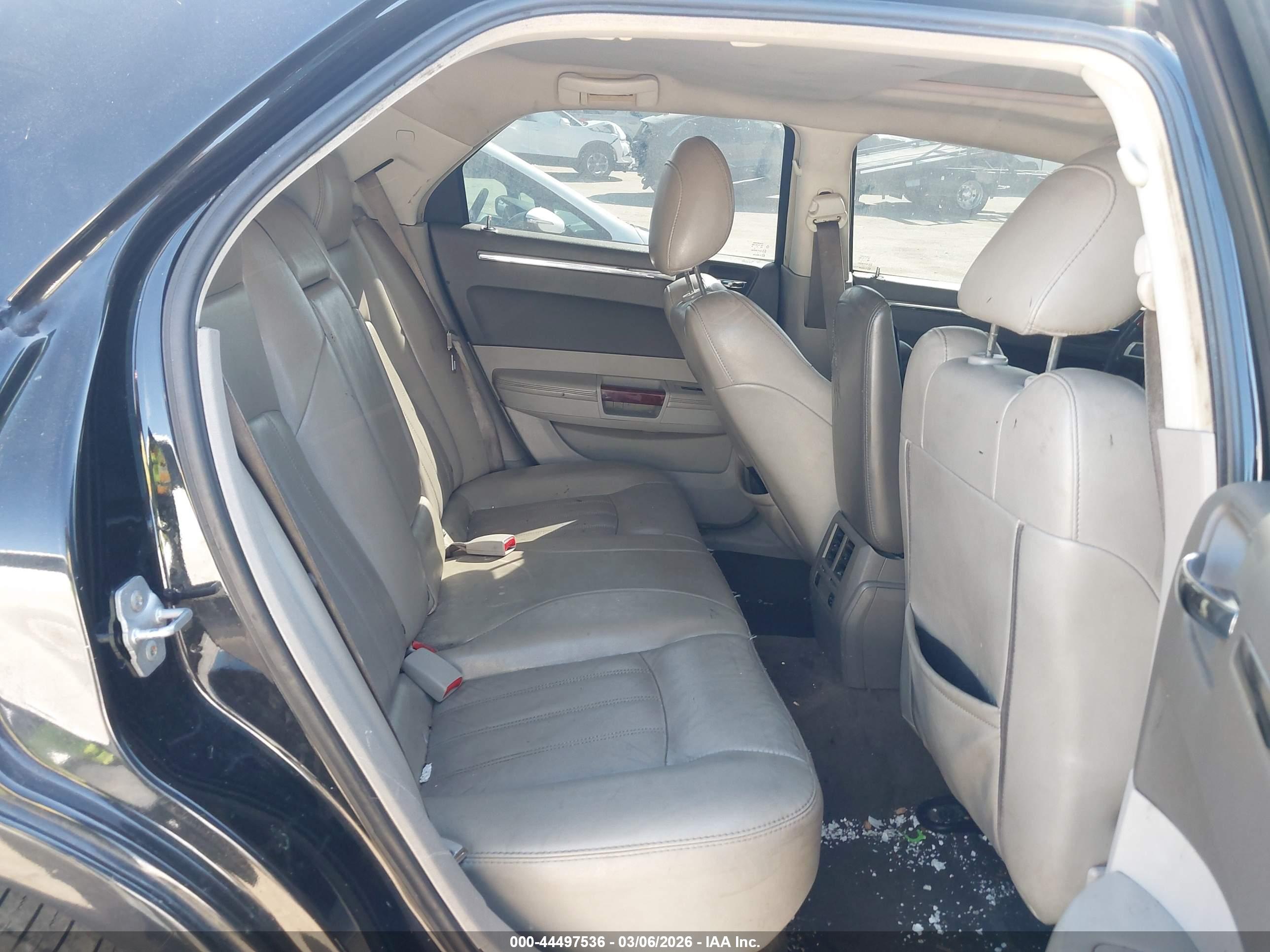 CHRYSLER 300C image 8