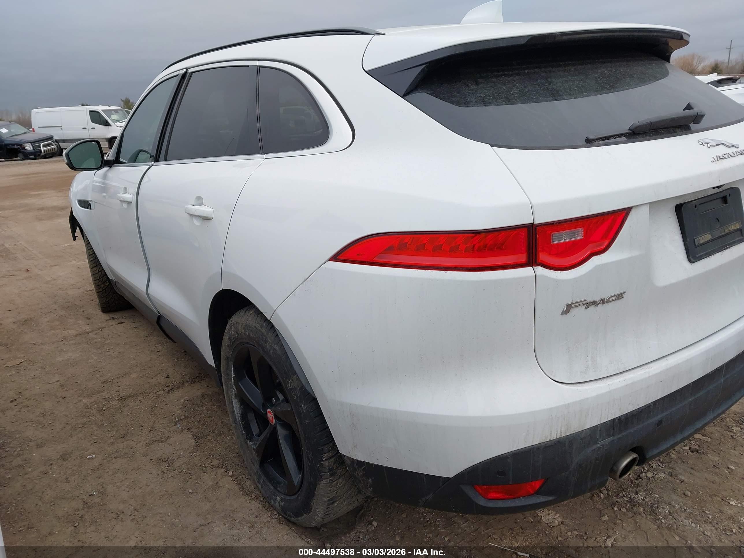 JAGUAR F-PACE image 3