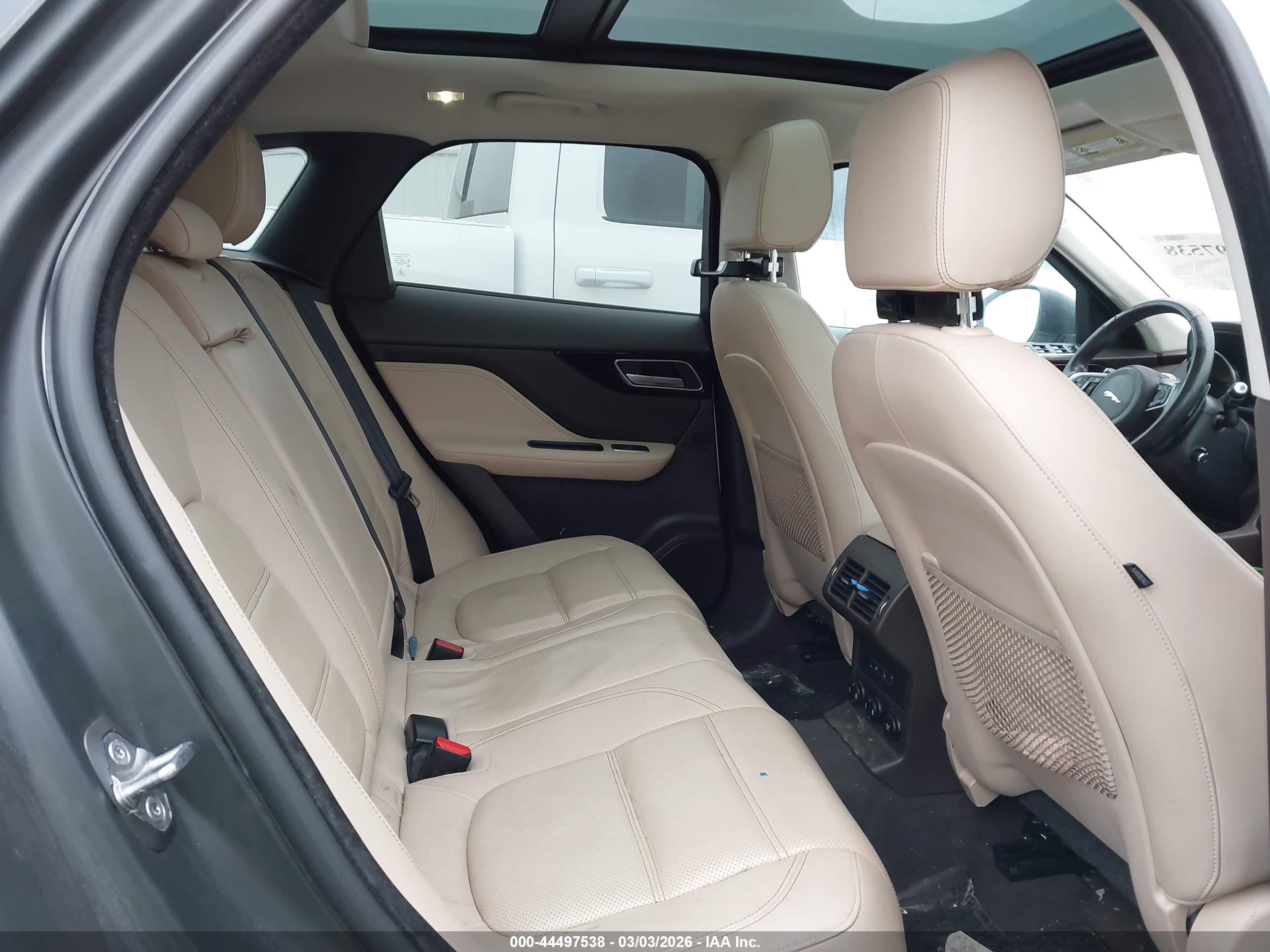 JAGUAR F-PACE image 8