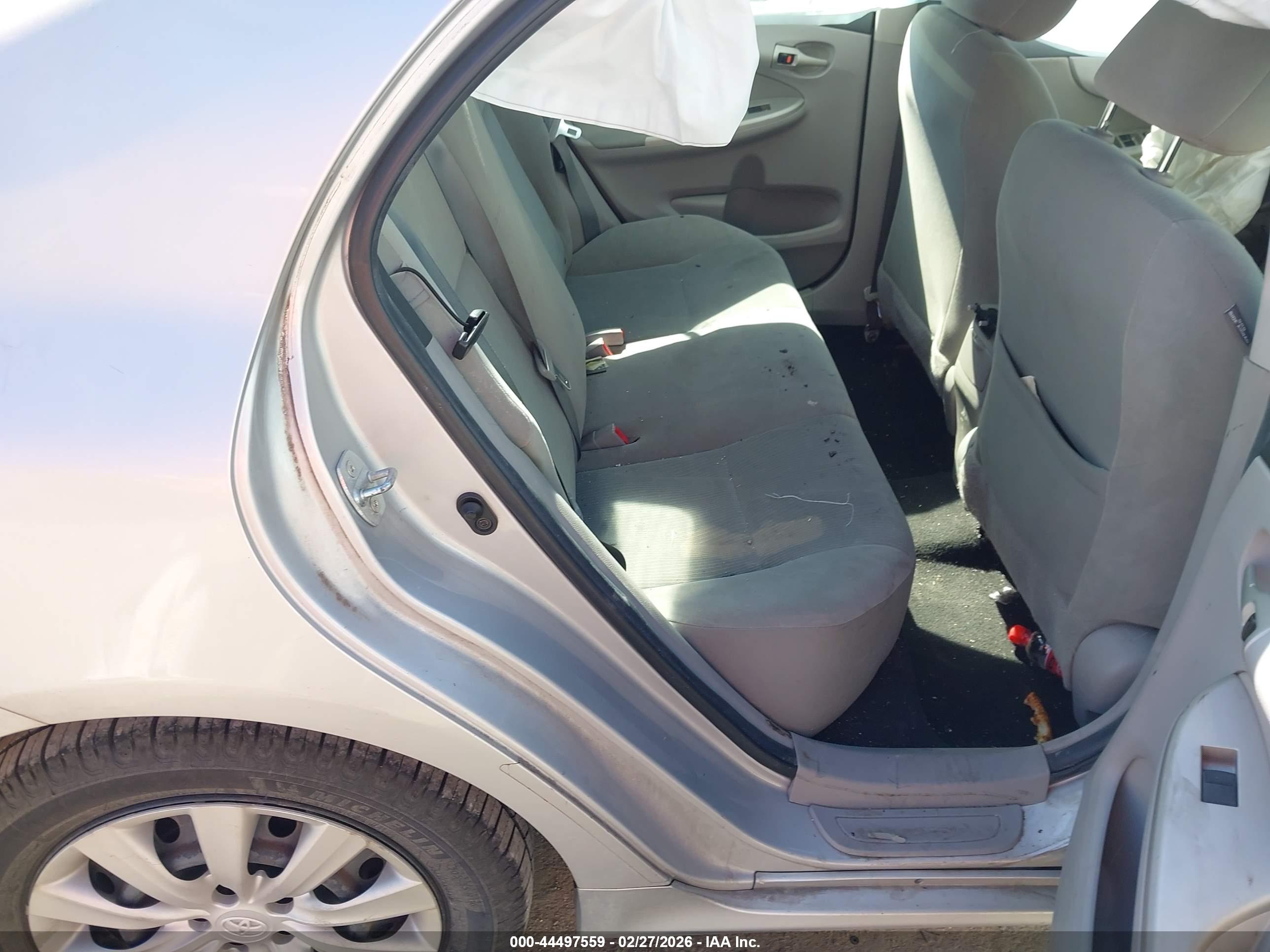 TOYOTA COROLLA image 8