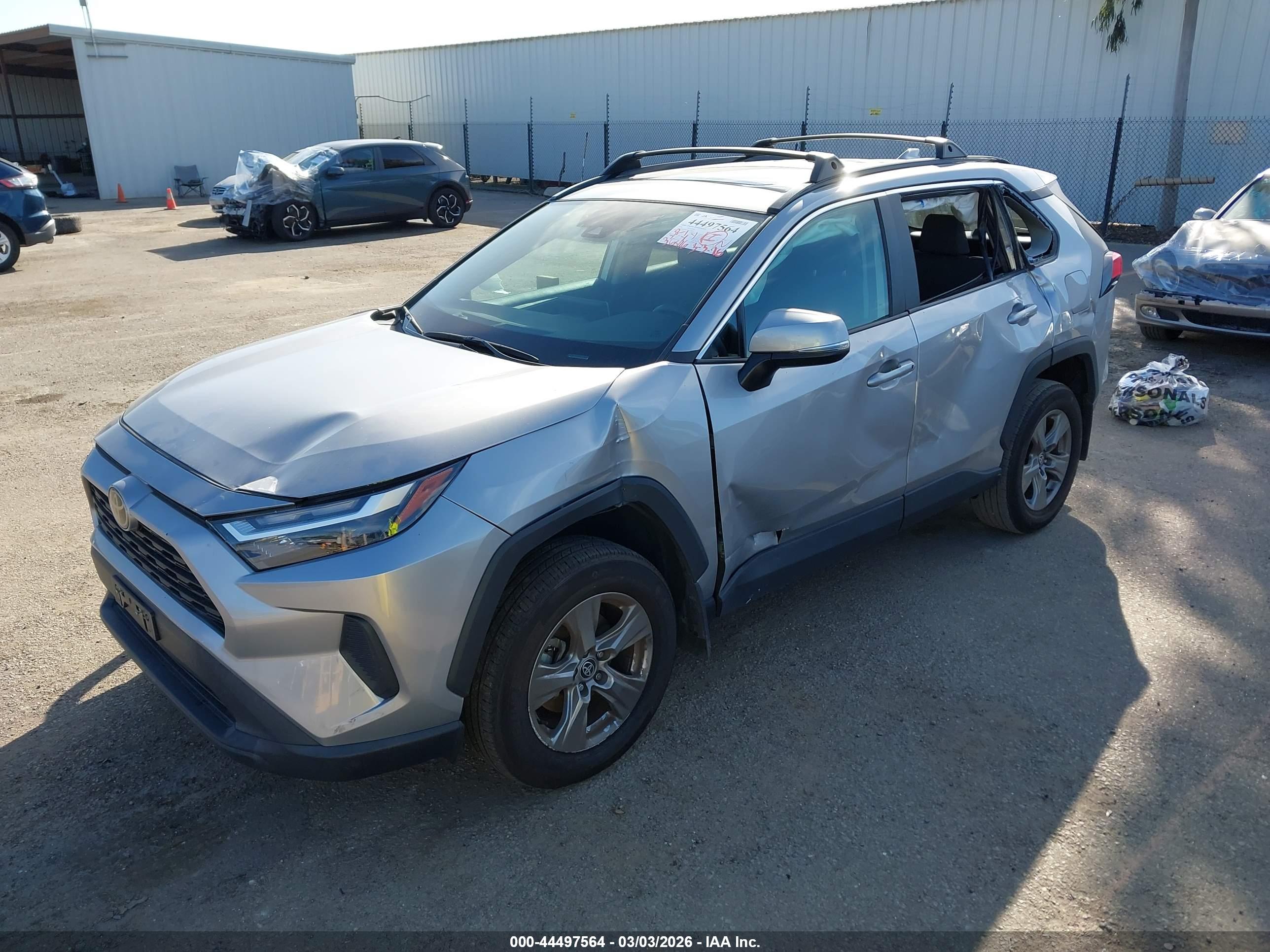 TOYOTA RAV4 image 2