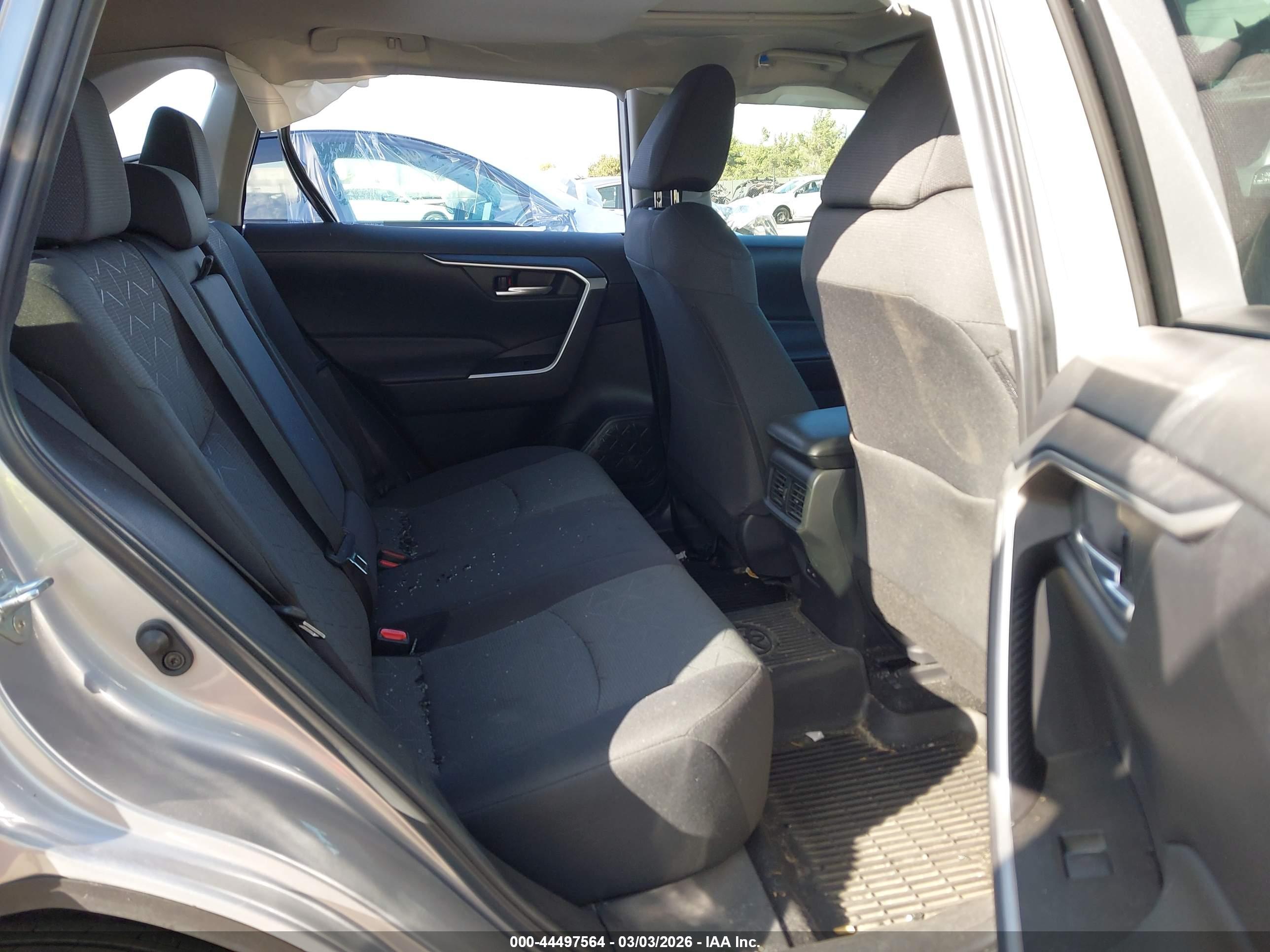 TOYOTA RAV4 image 8