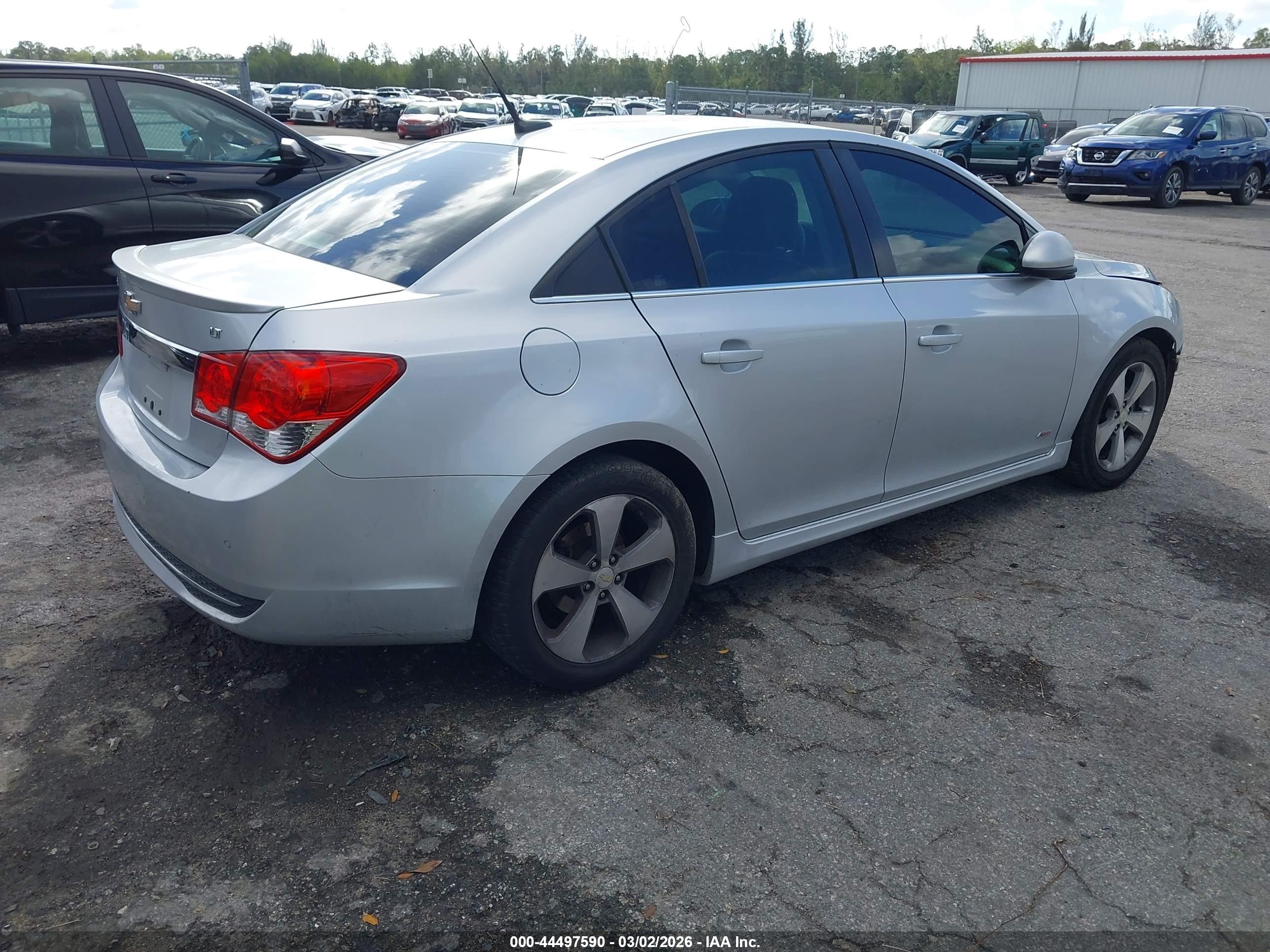 CHEVROLET CRUZE image 4
