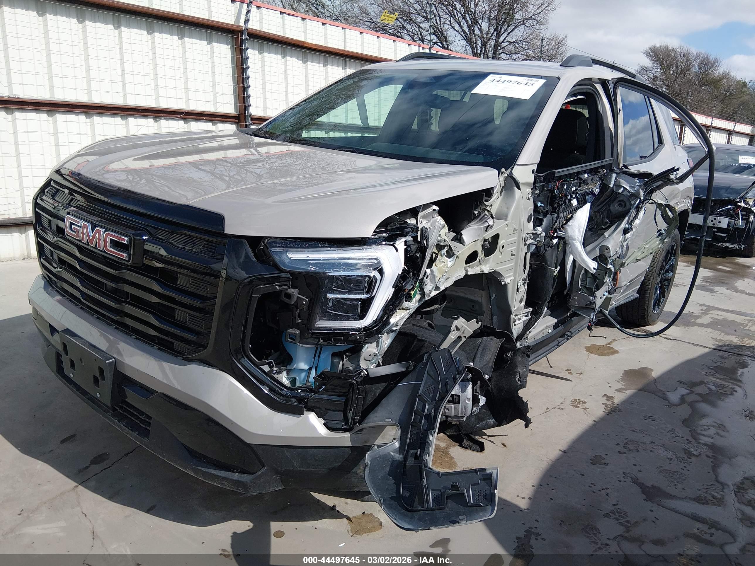 GMC TERRAIN image 2