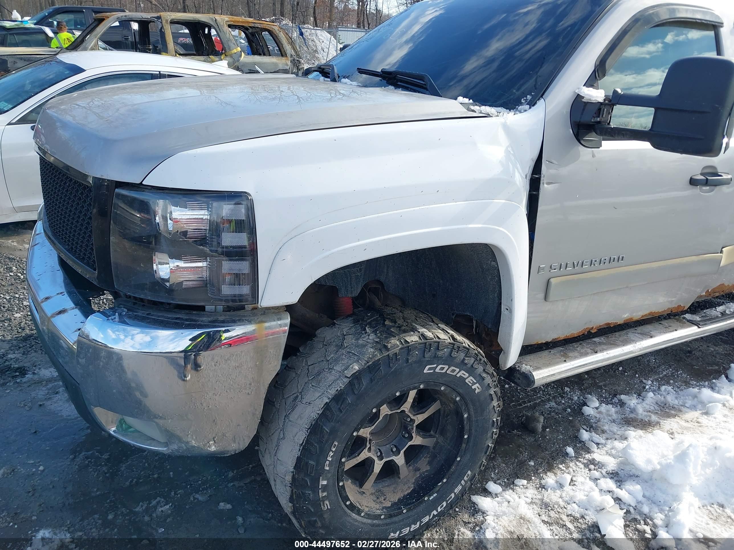 CHEVROLET SILVERADO image 6