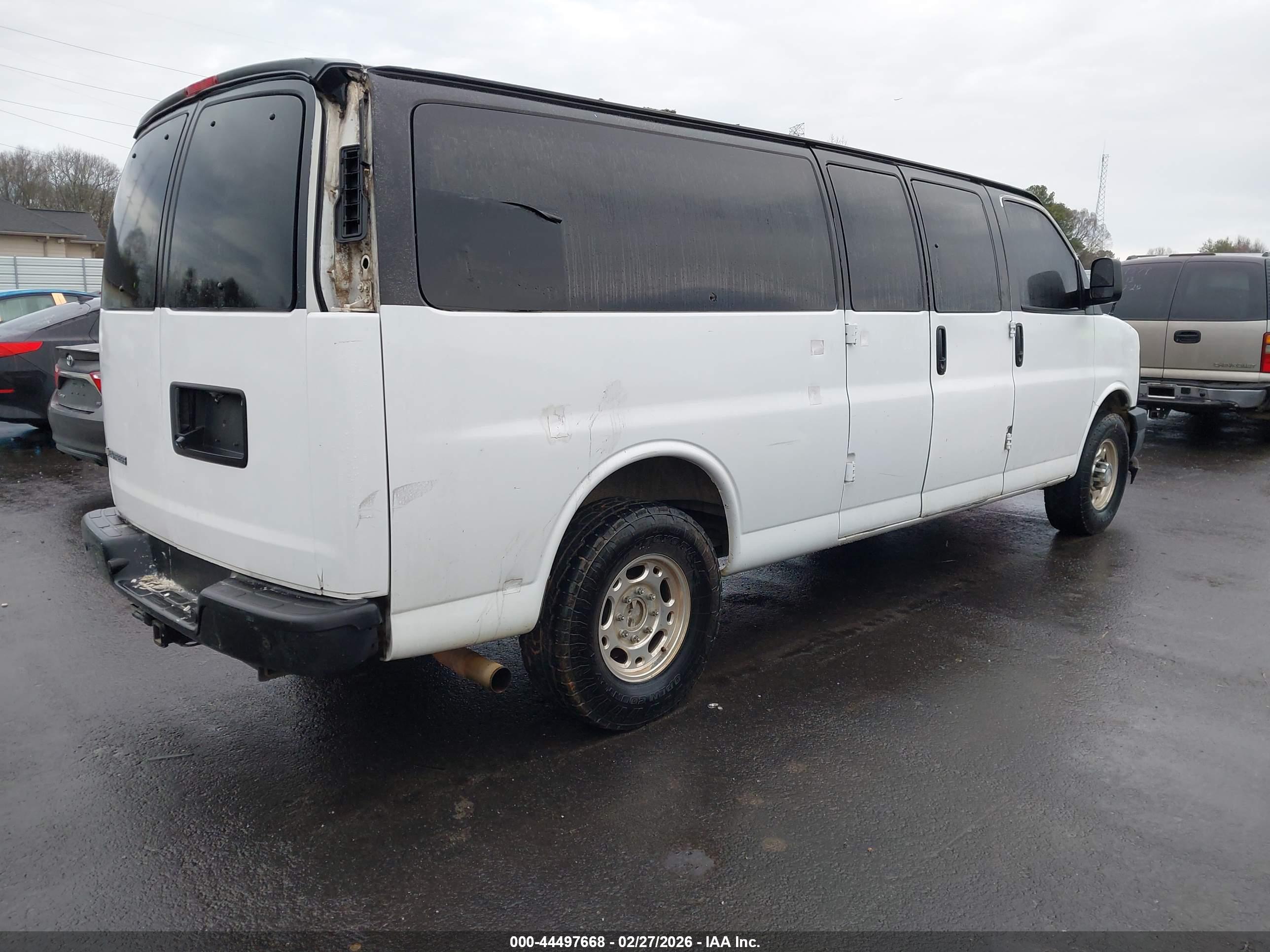 CHEVROLET EXPRESS image 4