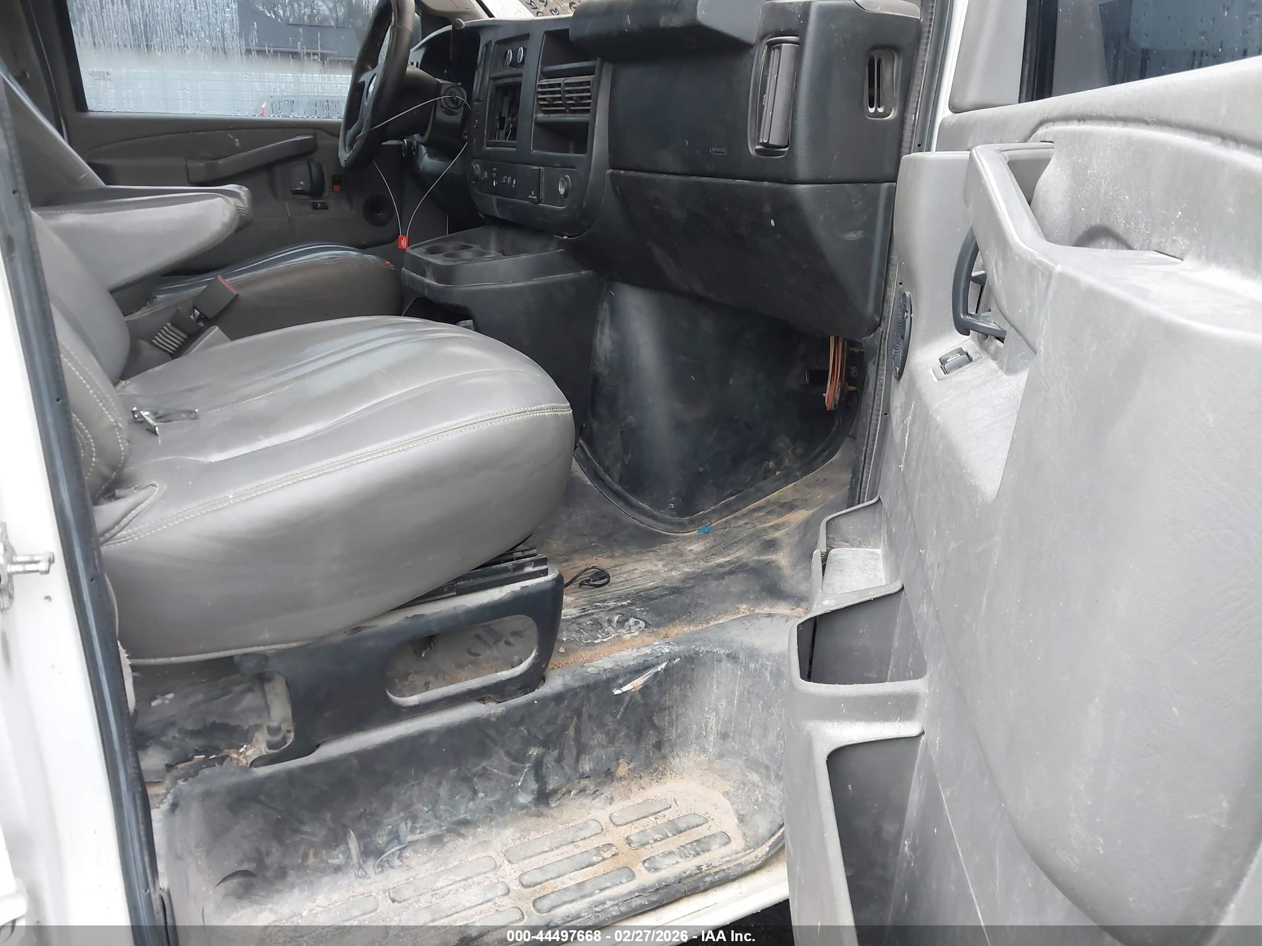 CHEVROLET EXPRESS image 5