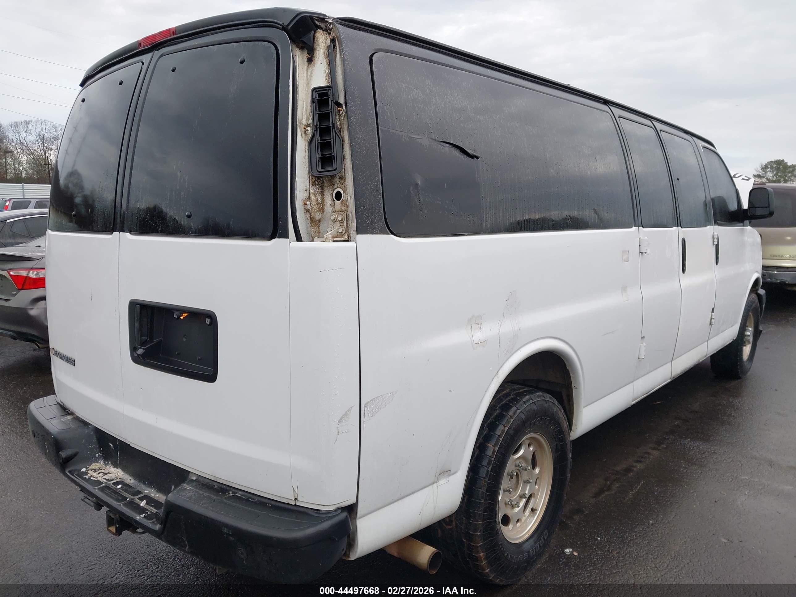 CHEVROLET EXPRESS image 6