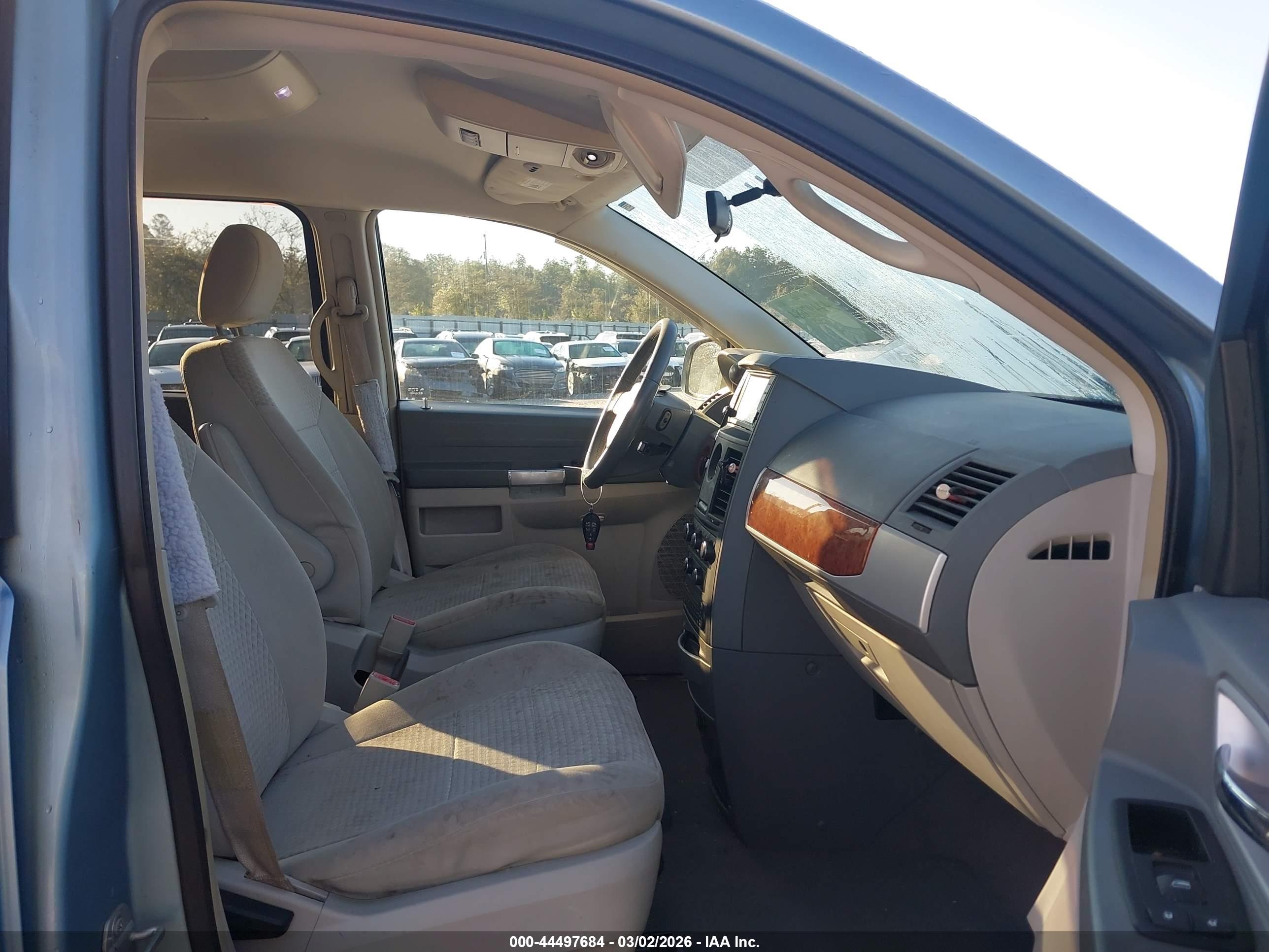 CHRYSLER TOWN image 5