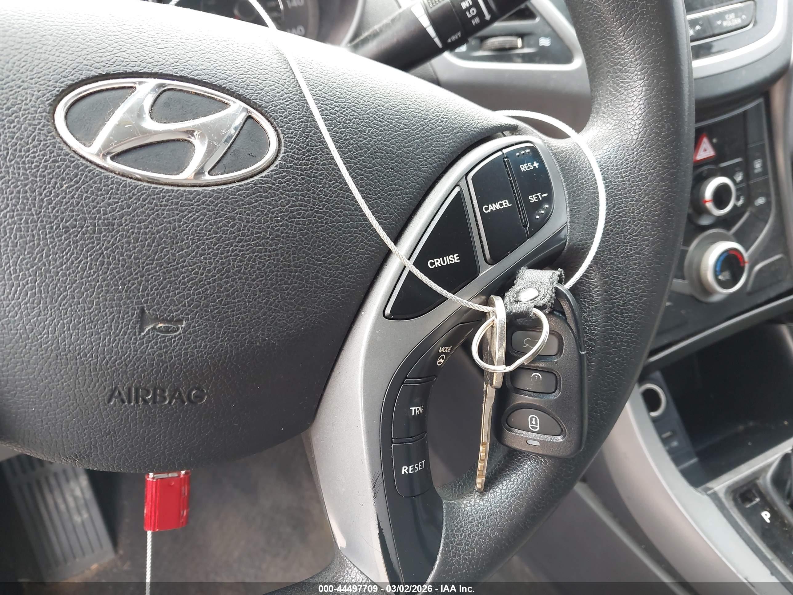 HYUNDAI ELANTRA image 11