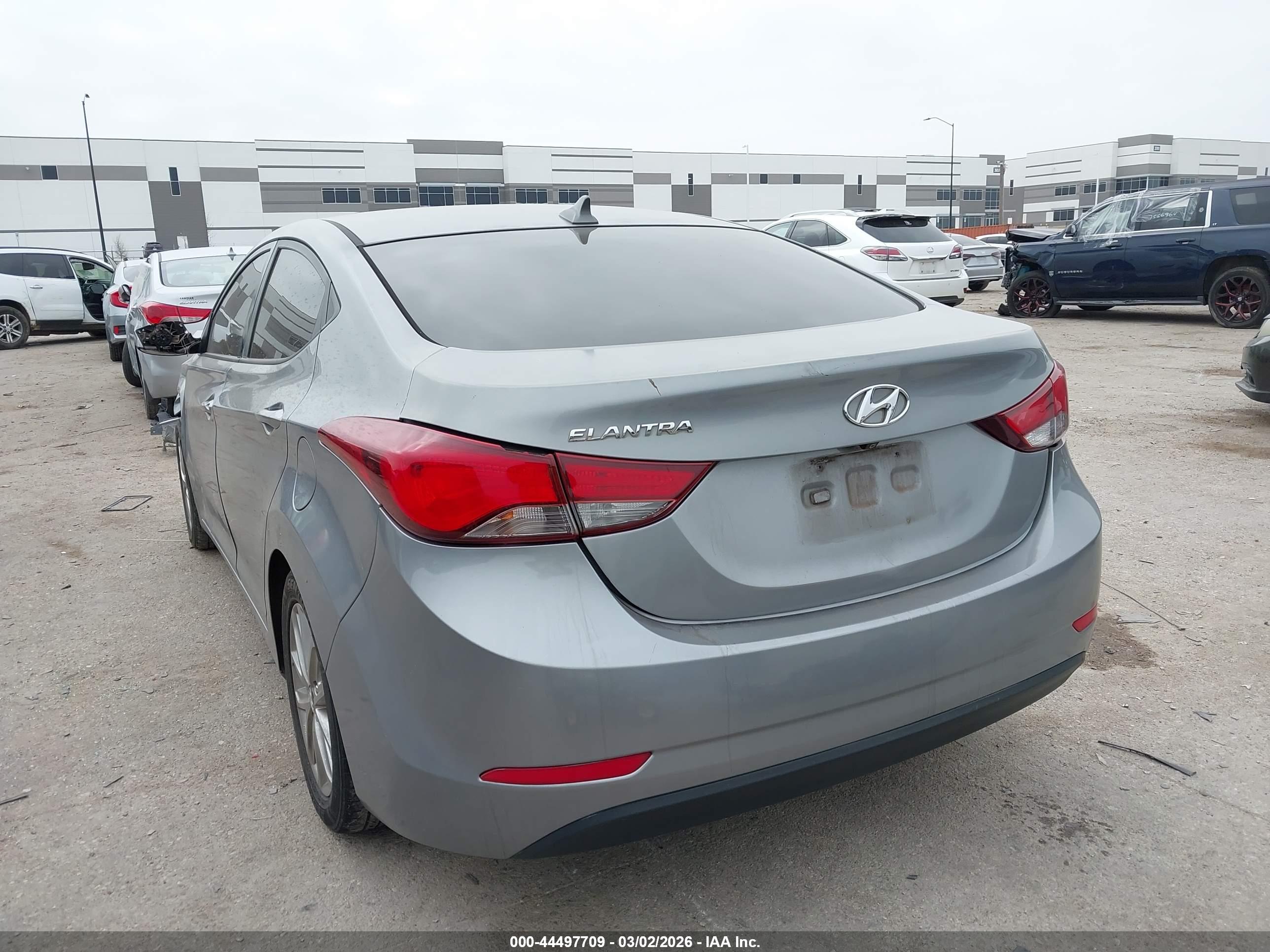 HYUNDAI ELANTRA image 3