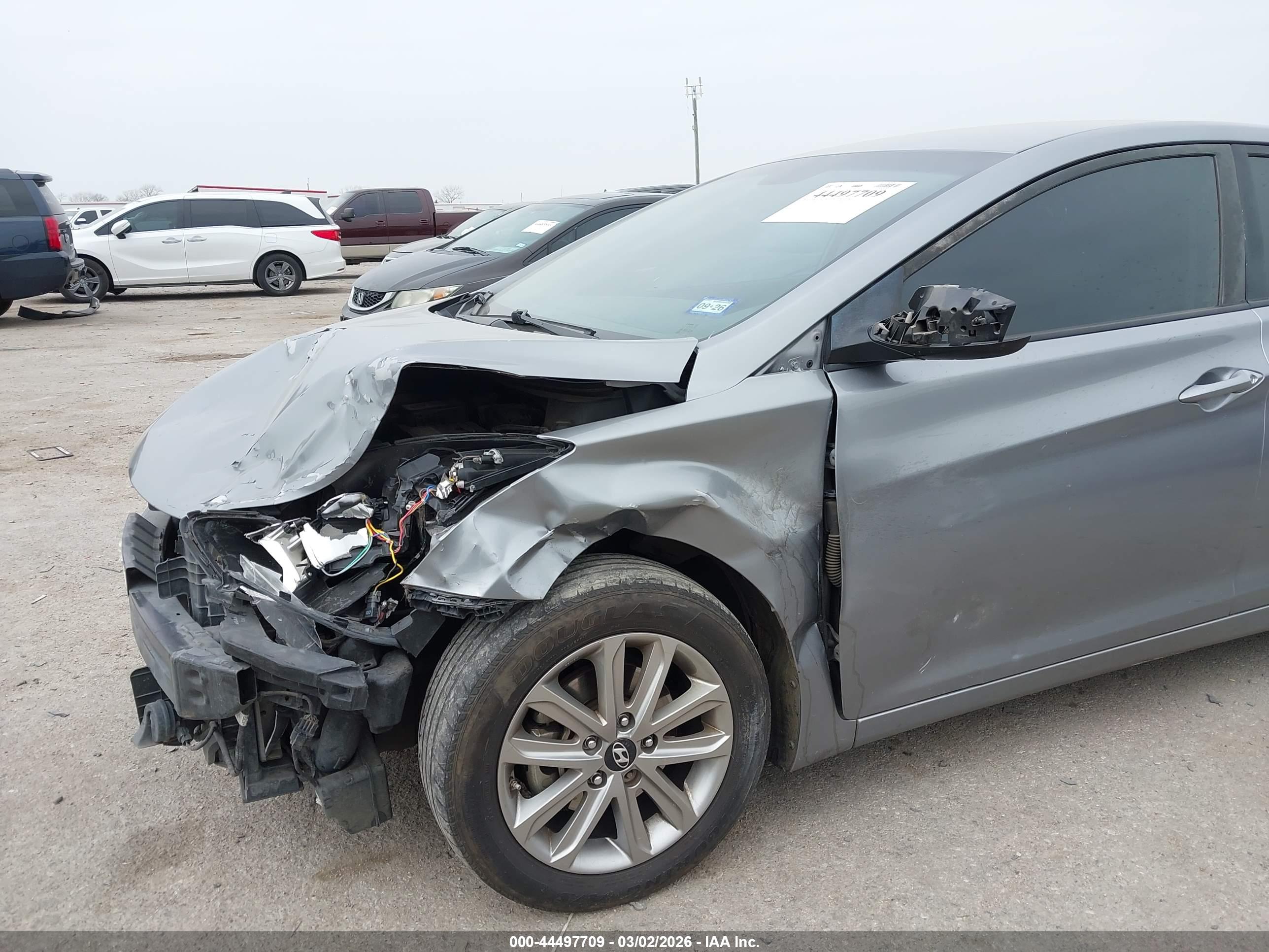 HYUNDAI ELANTRA image 6