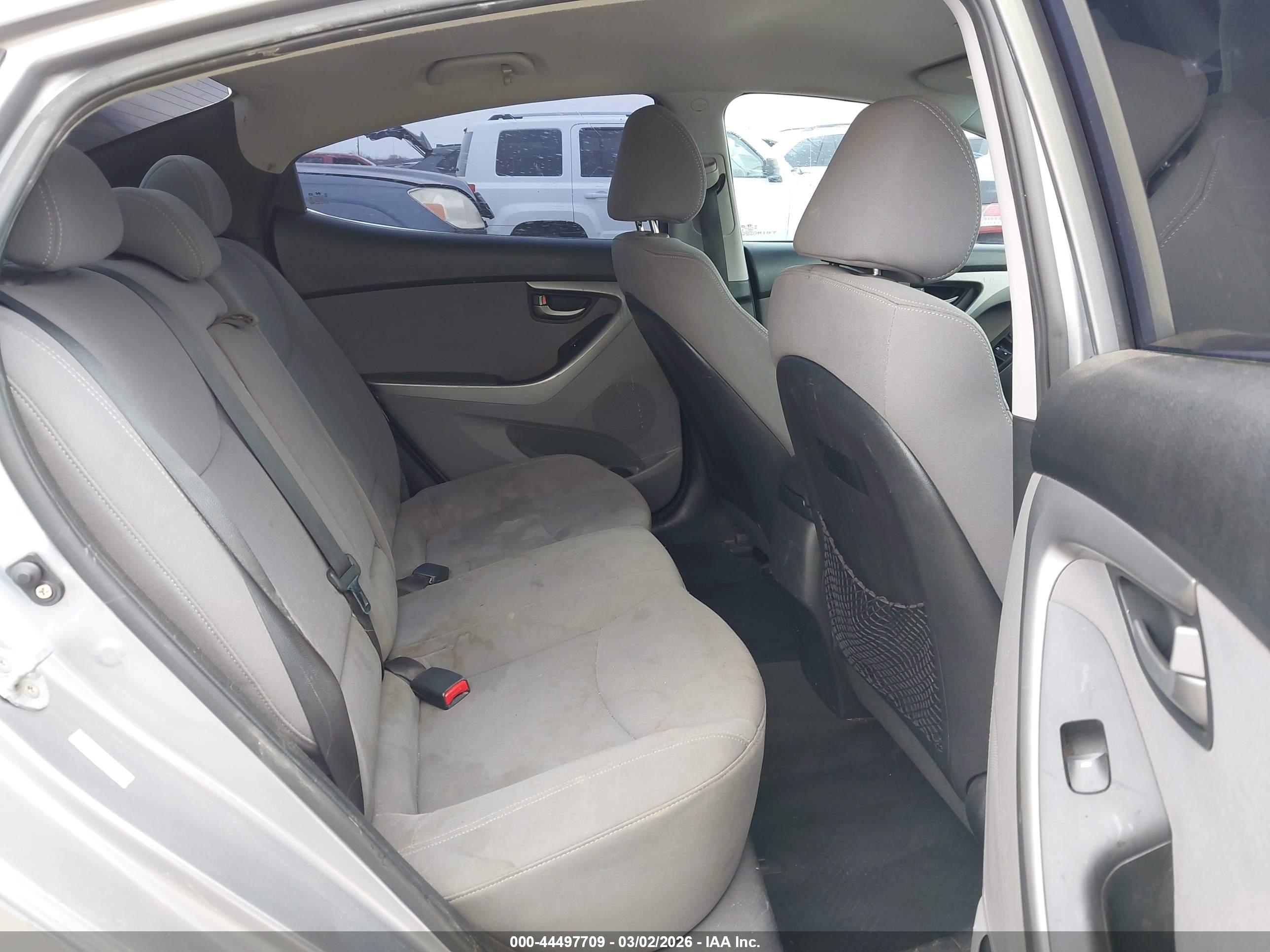HYUNDAI ELANTRA image 8