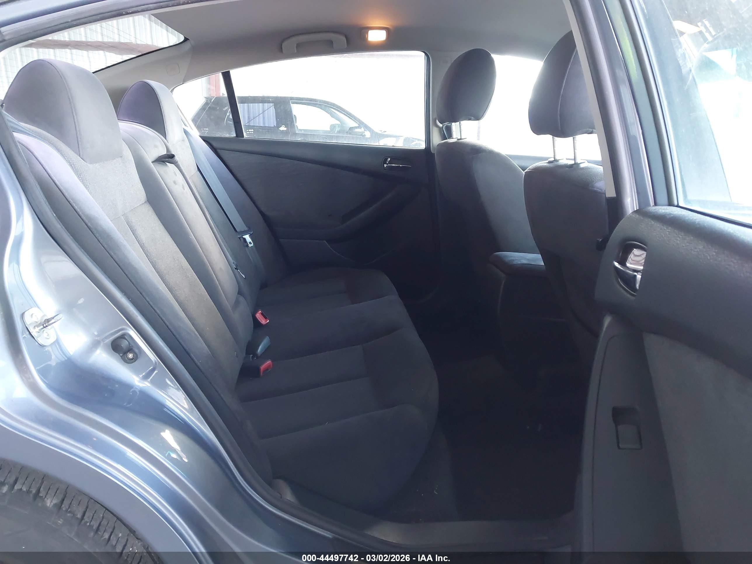 NISSAN ALTIMA image 8