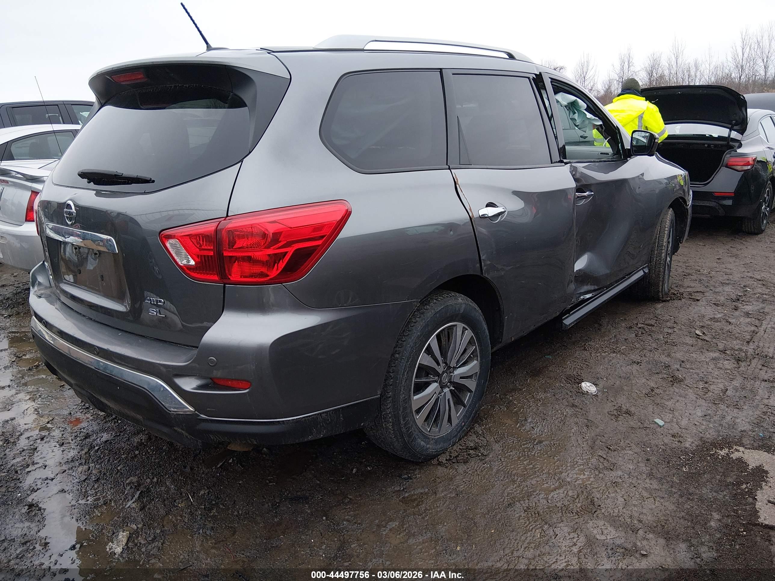NISSAN PATHFINDER image 4