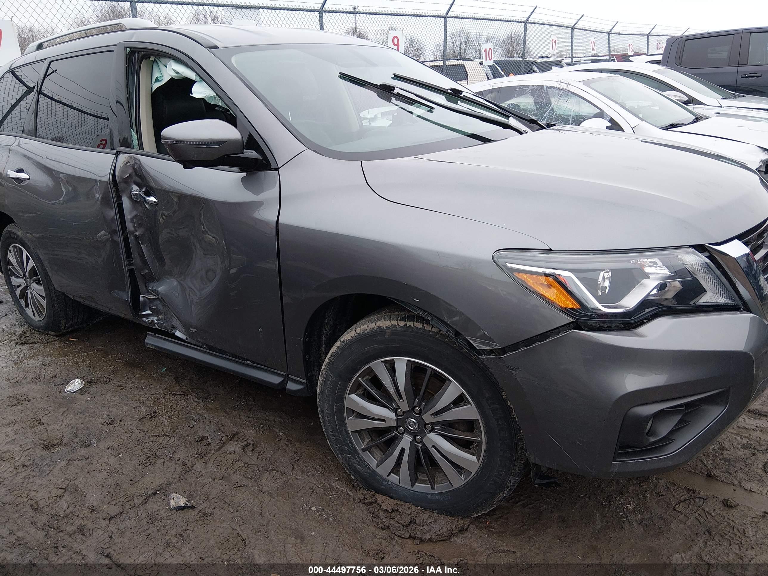 NISSAN PATHFINDER image 6