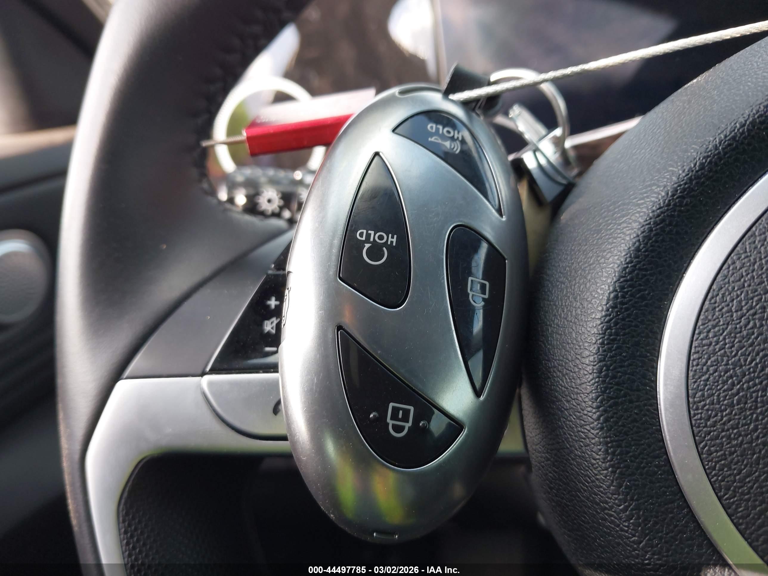 HYUNDAI ELANTRA image 11
