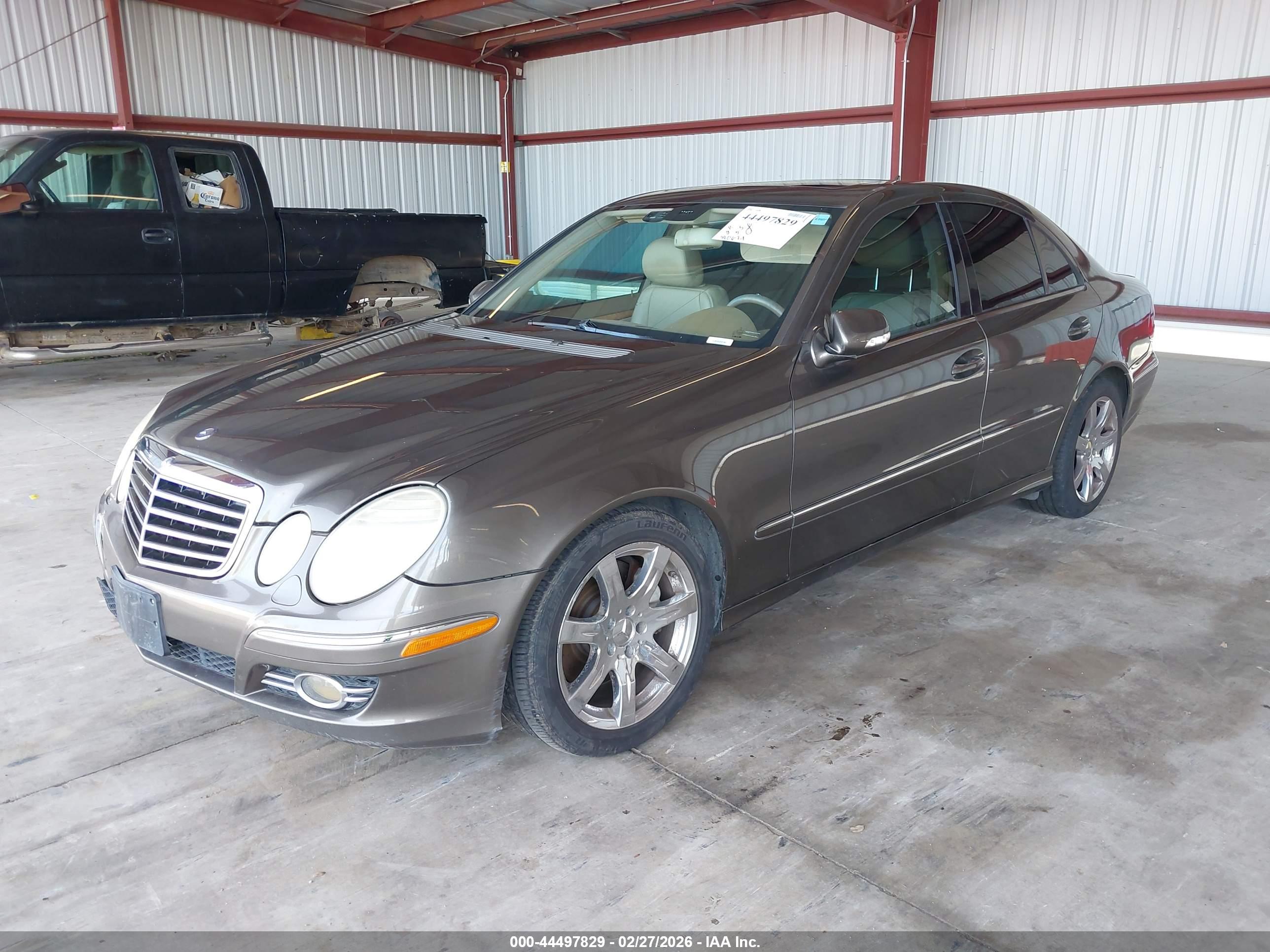 MERCEDES-BENZ E image 2