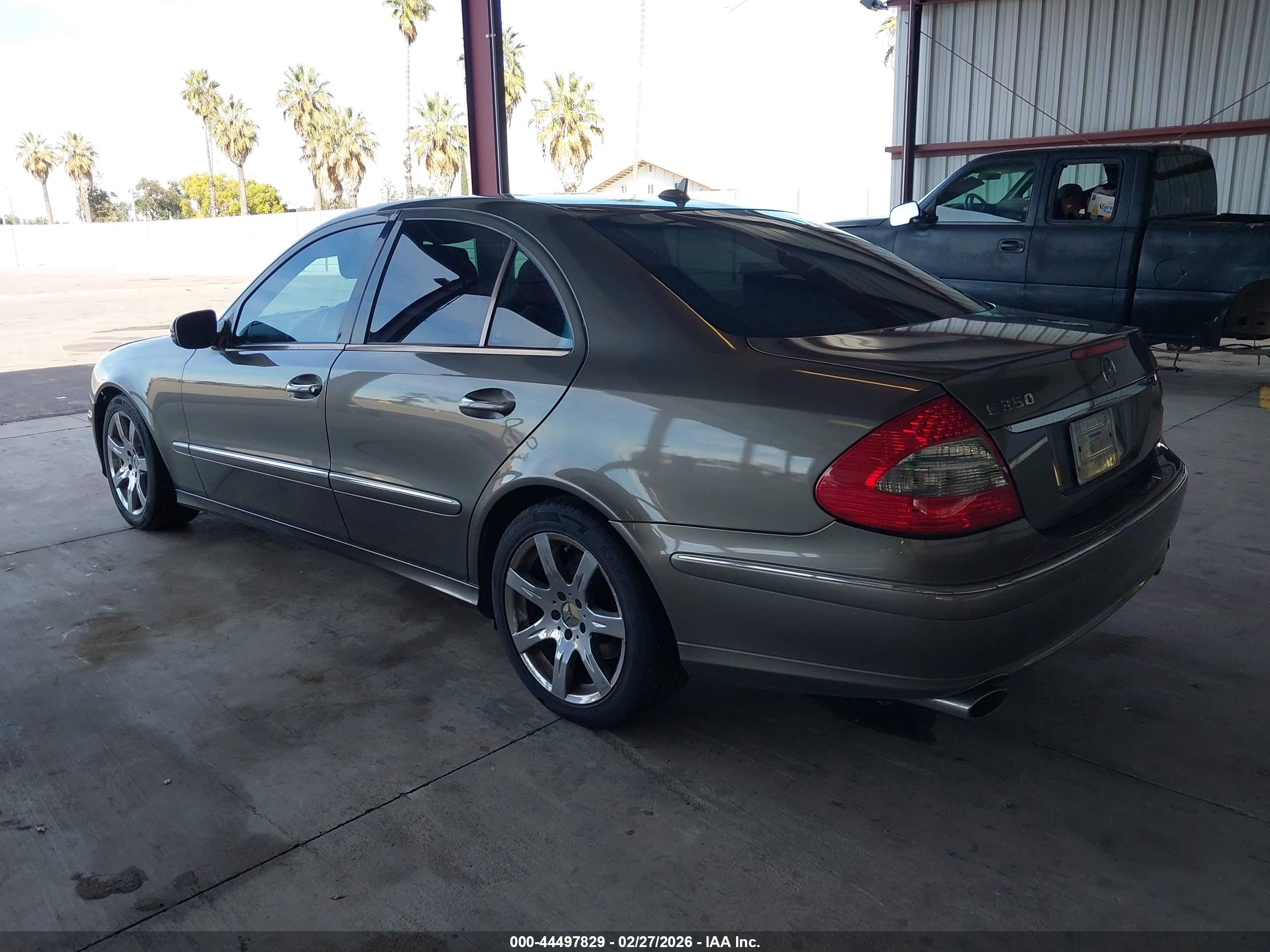 MERCEDES-BENZ E image 3