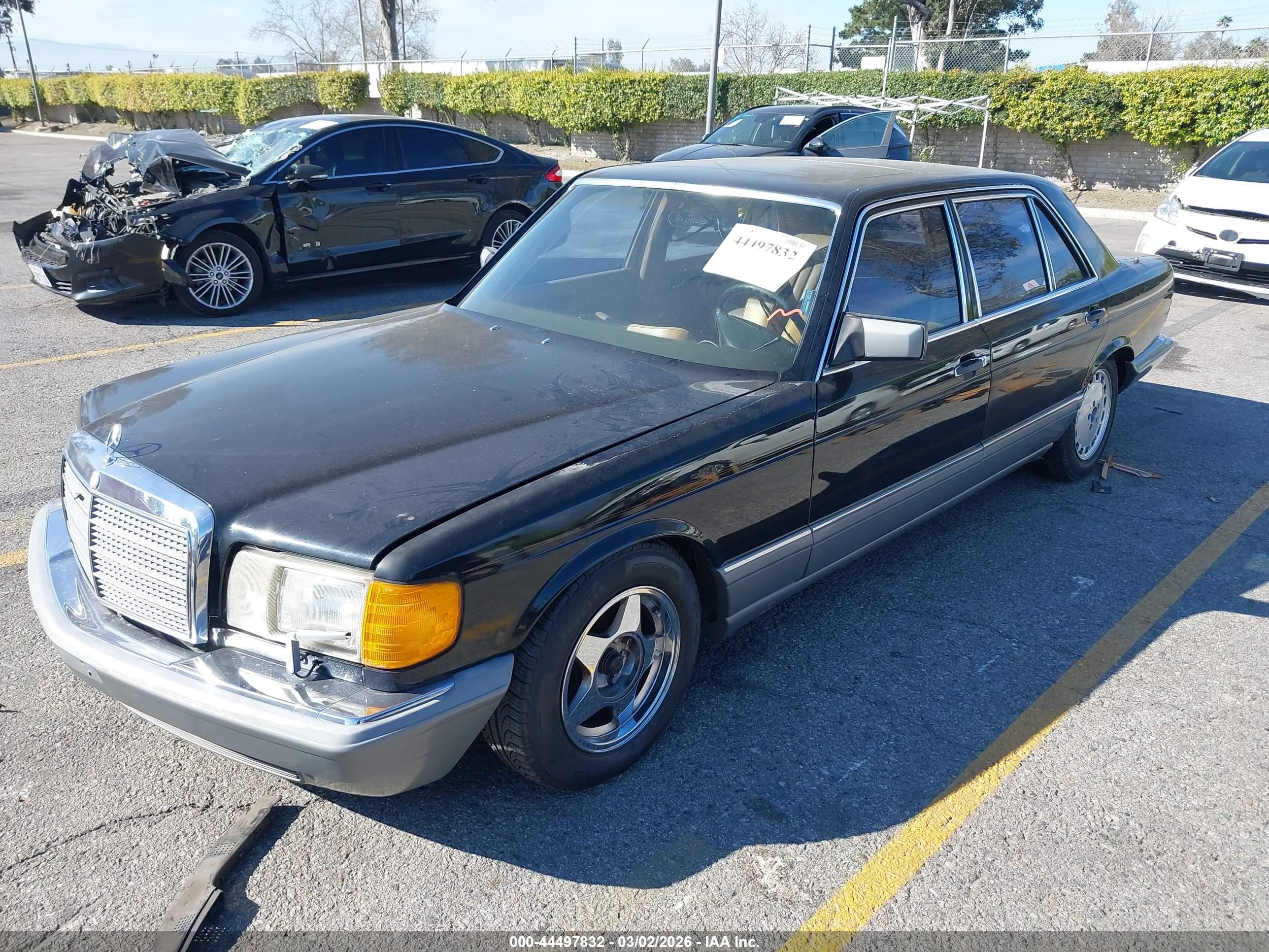 MERCEDES-BENZ 560 image 2