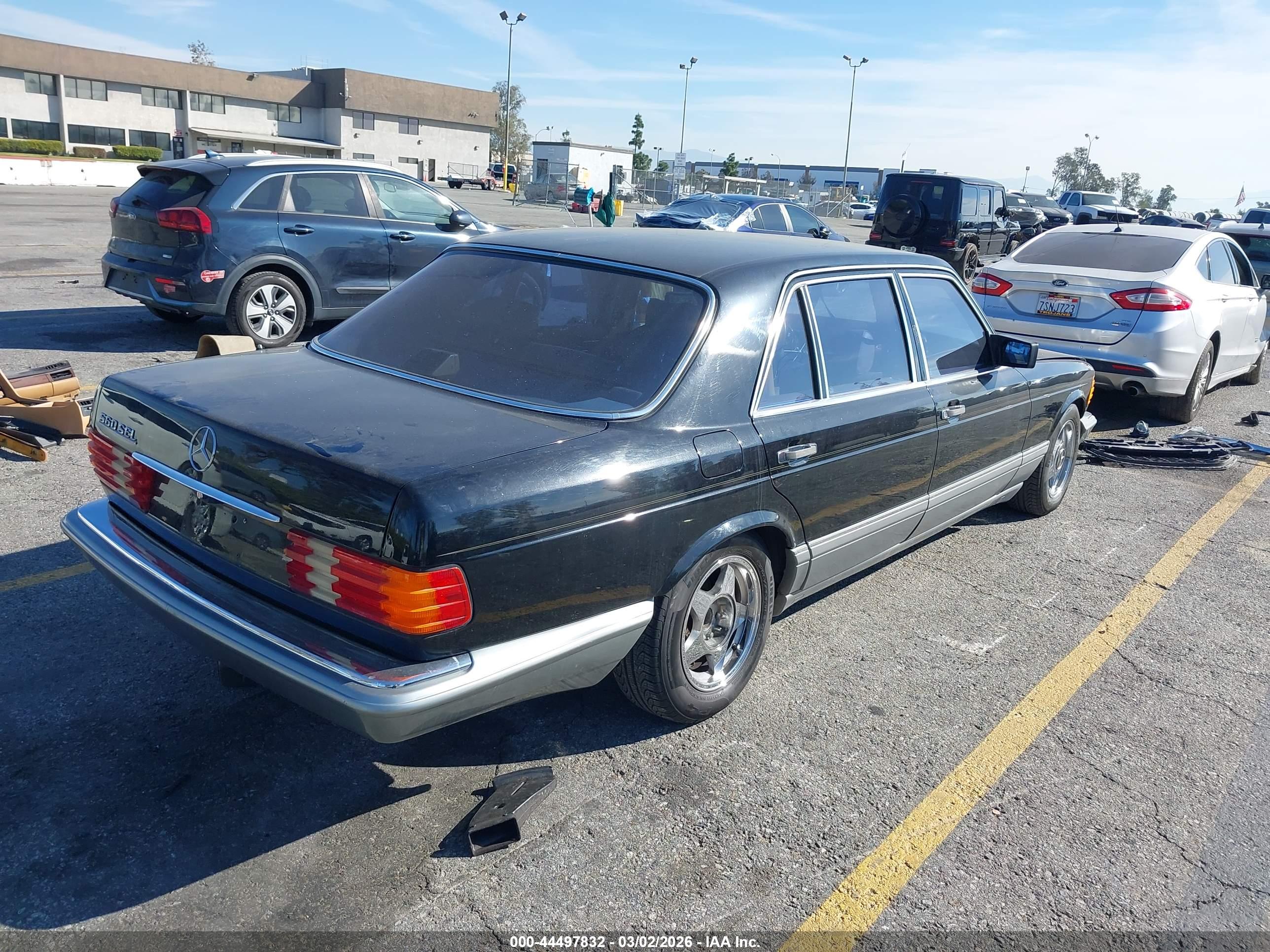 MERCEDES-BENZ 560 image 4