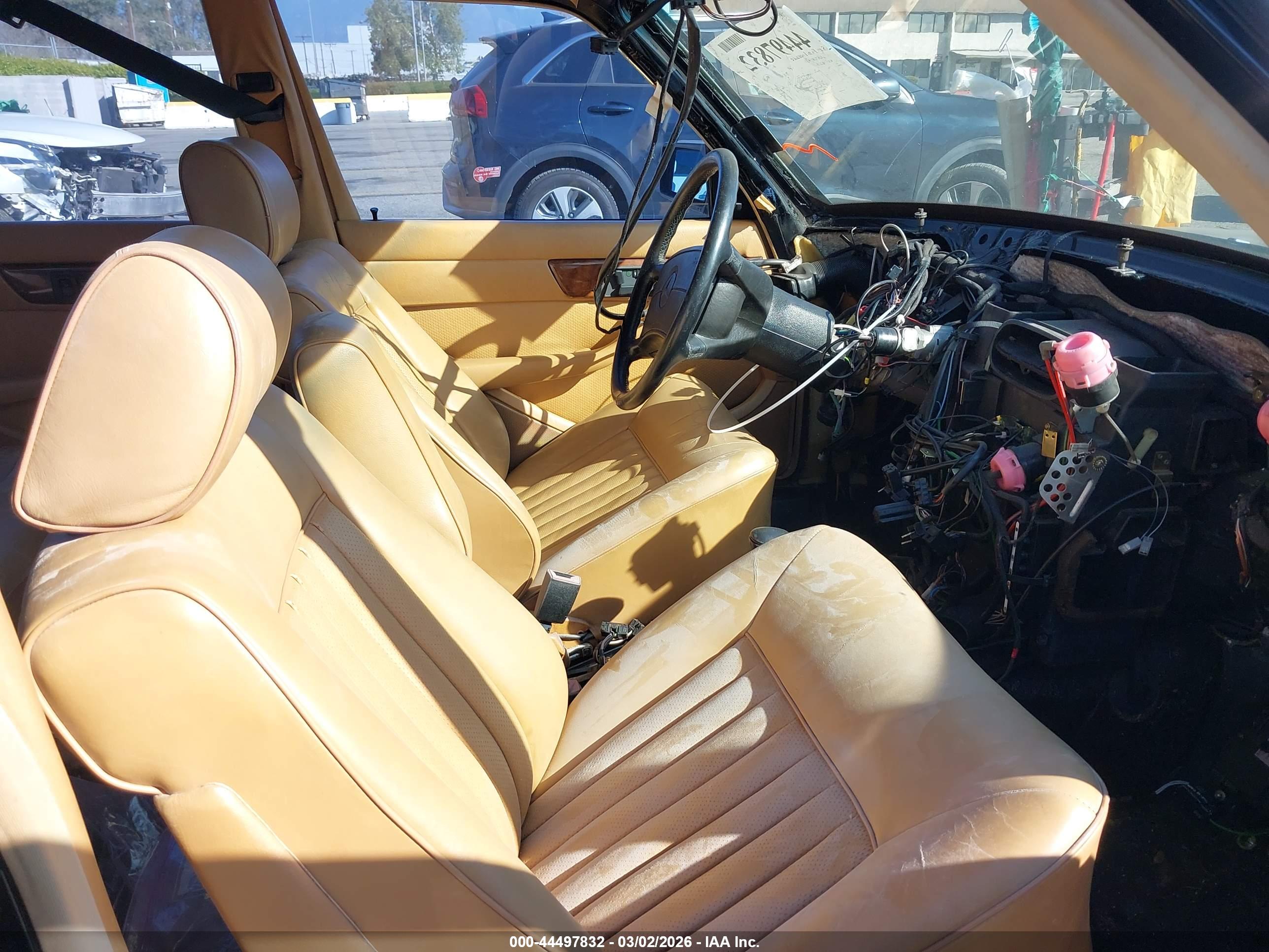 MERCEDES-BENZ 560 image 5