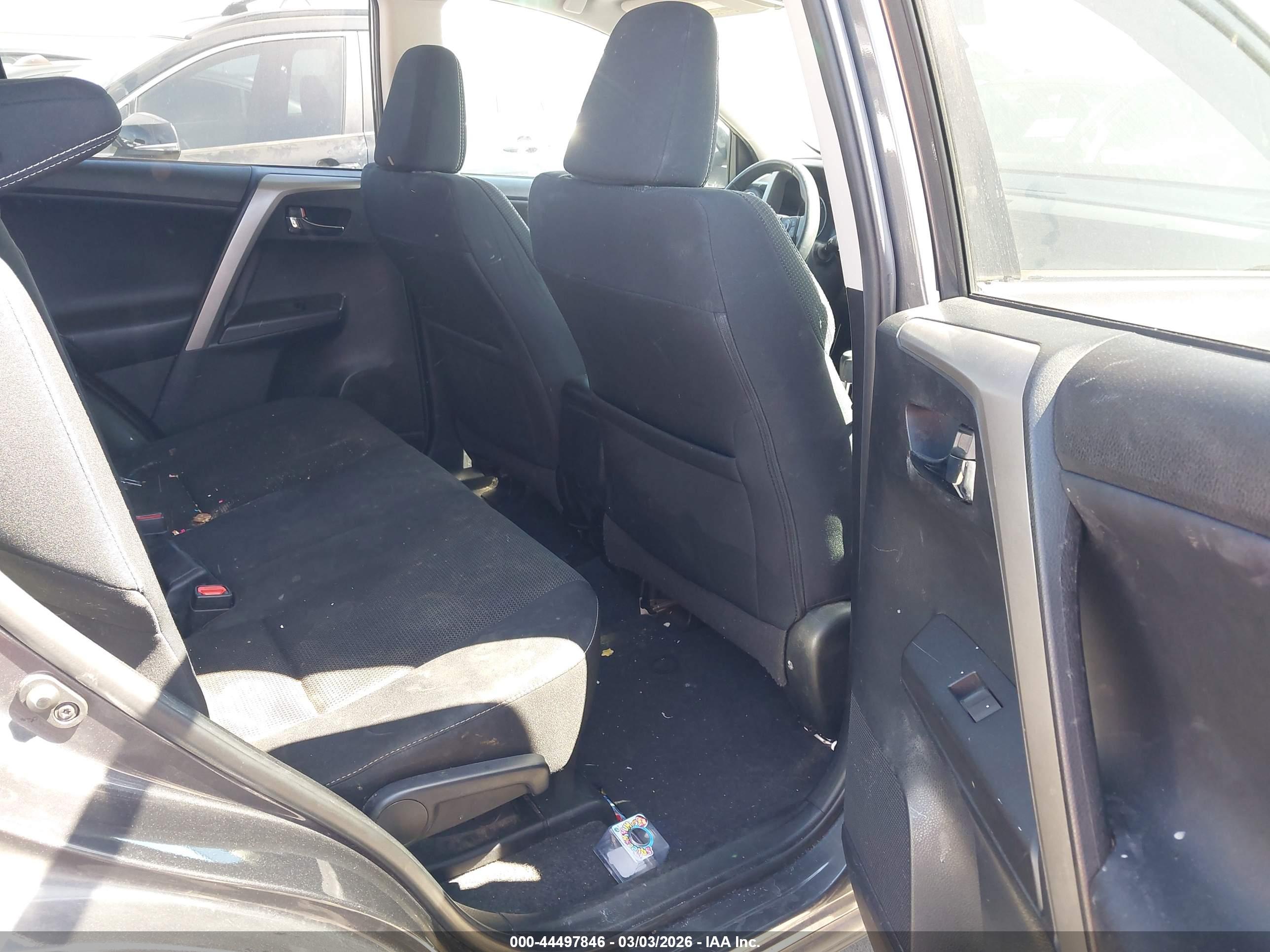 TOYOTA RAV4 image 8