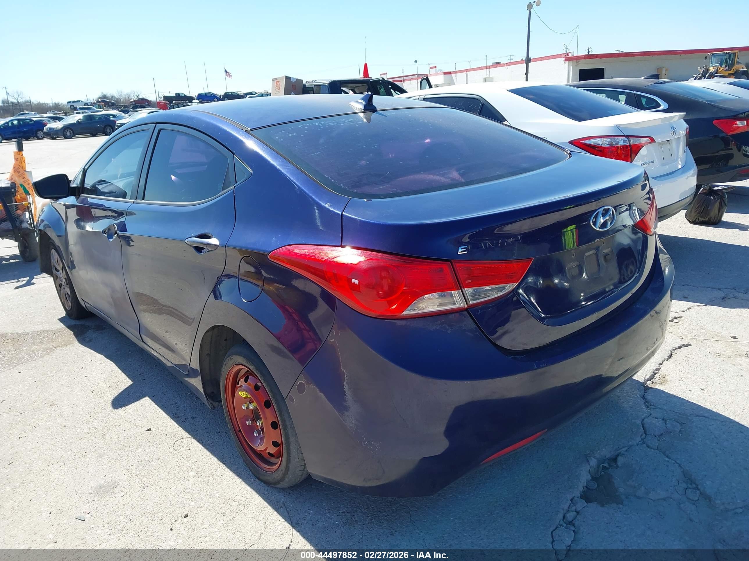 HYUNDAI ELANTRA image 3