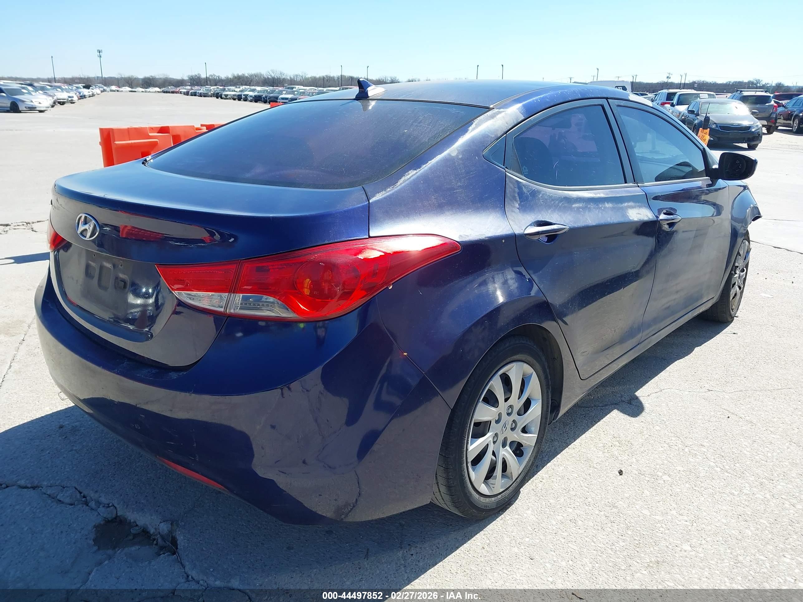 HYUNDAI ELANTRA image 4