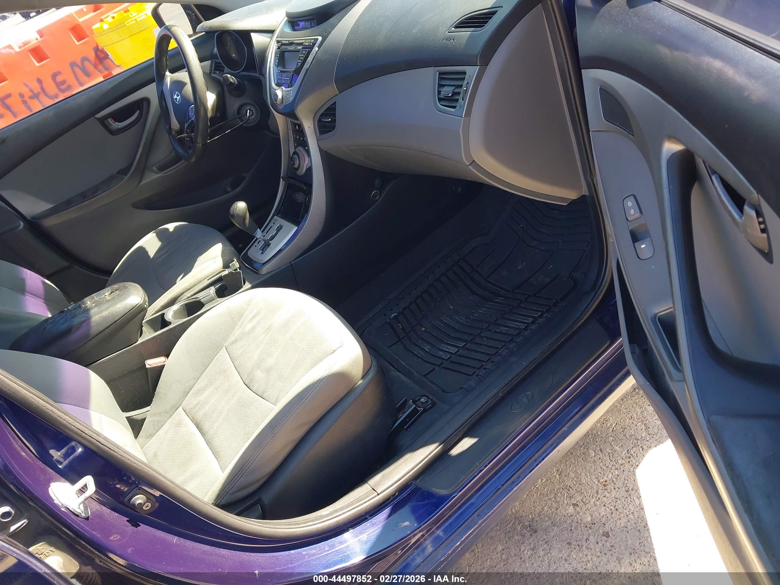 HYUNDAI ELANTRA image 5
