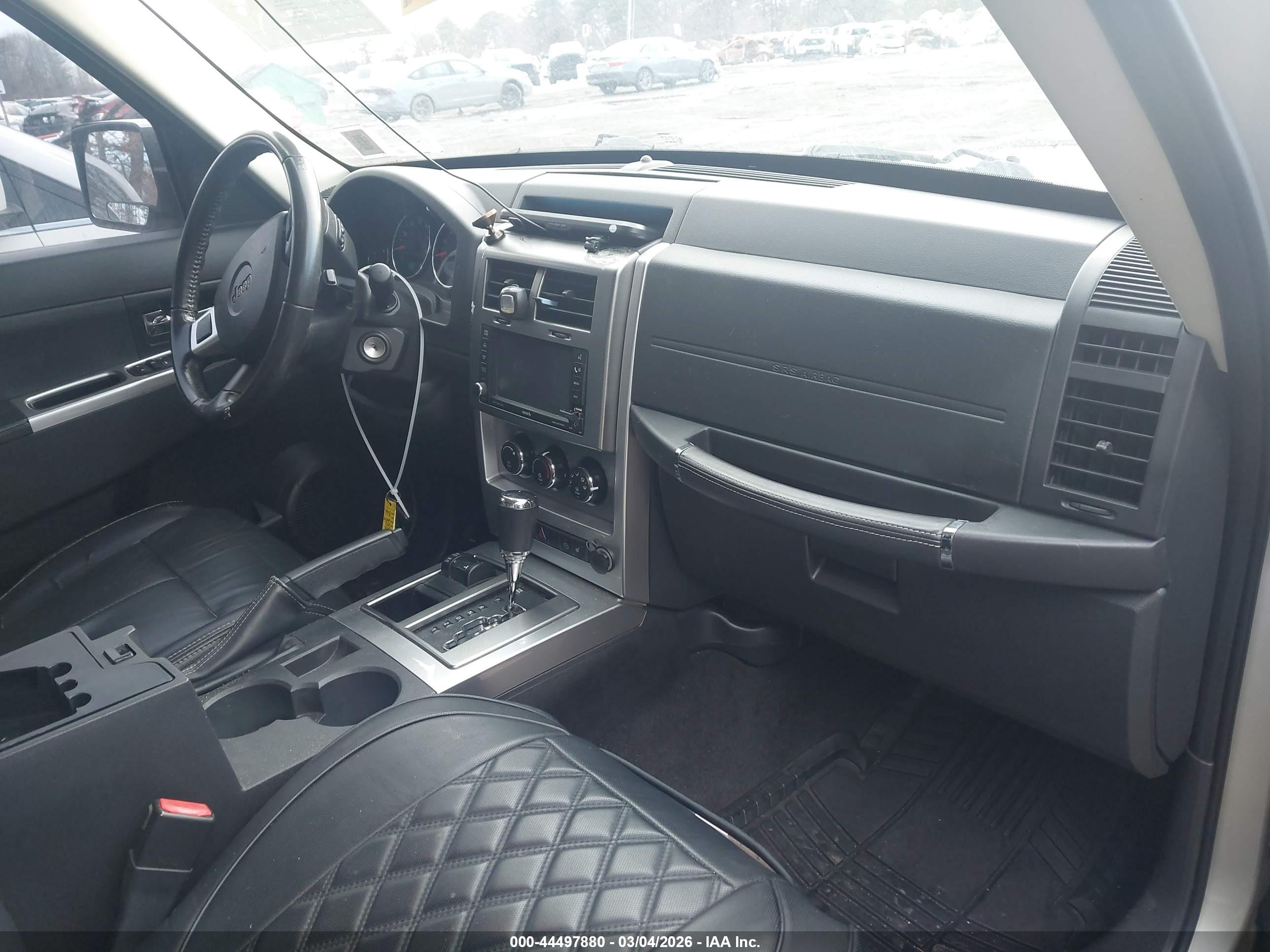 JEEP LIBERTY image 5