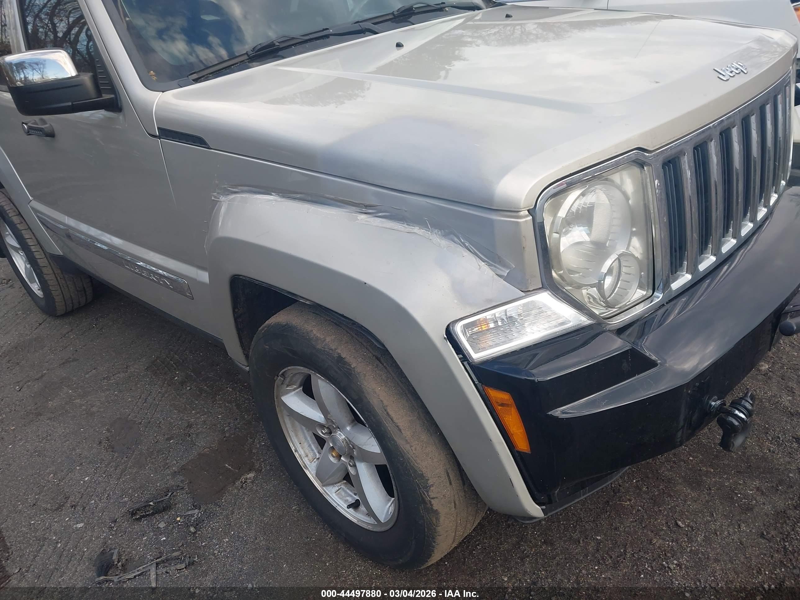 JEEP LIBERTY image 6