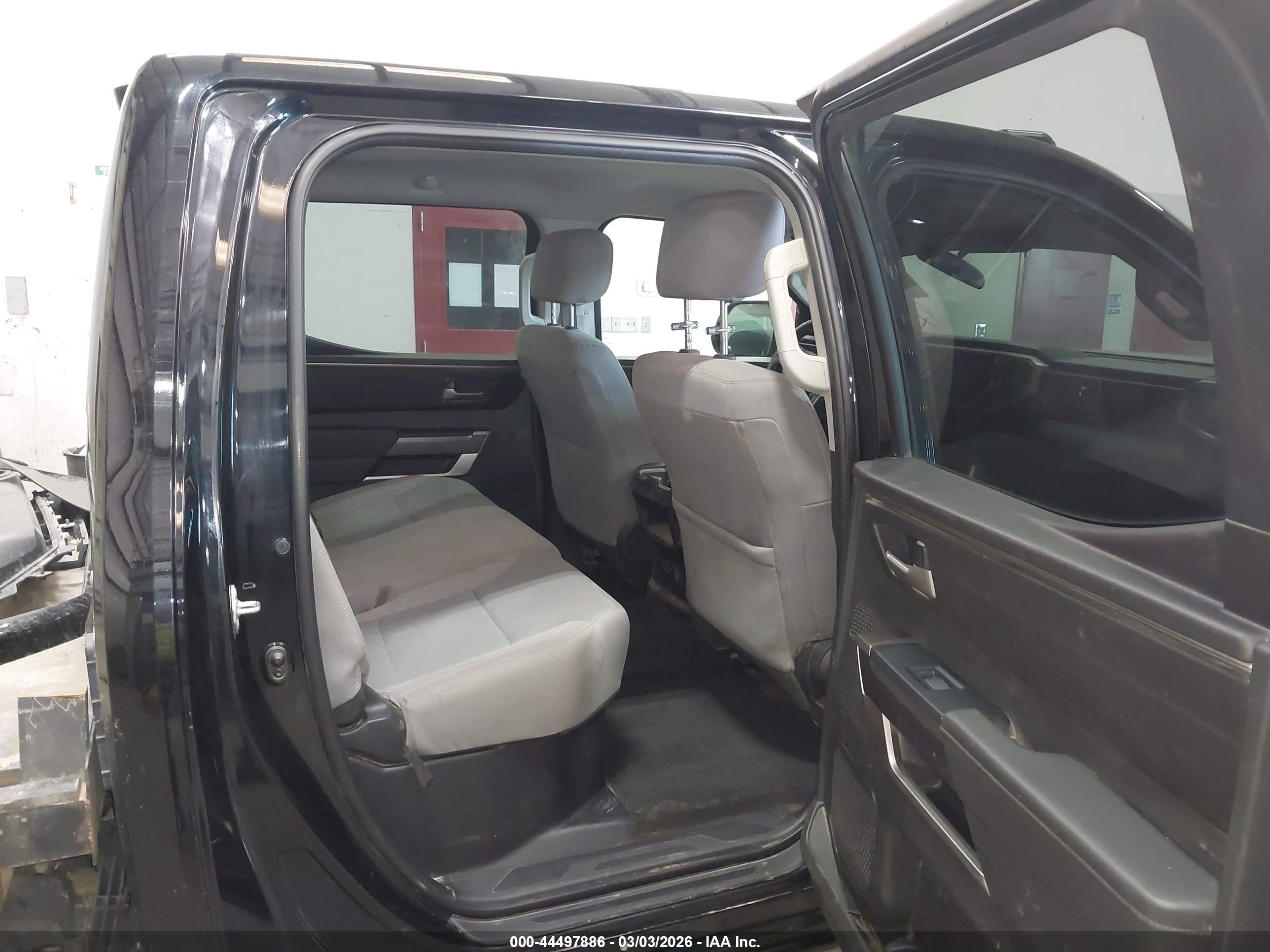 TOYOTA TUNDRA image 8