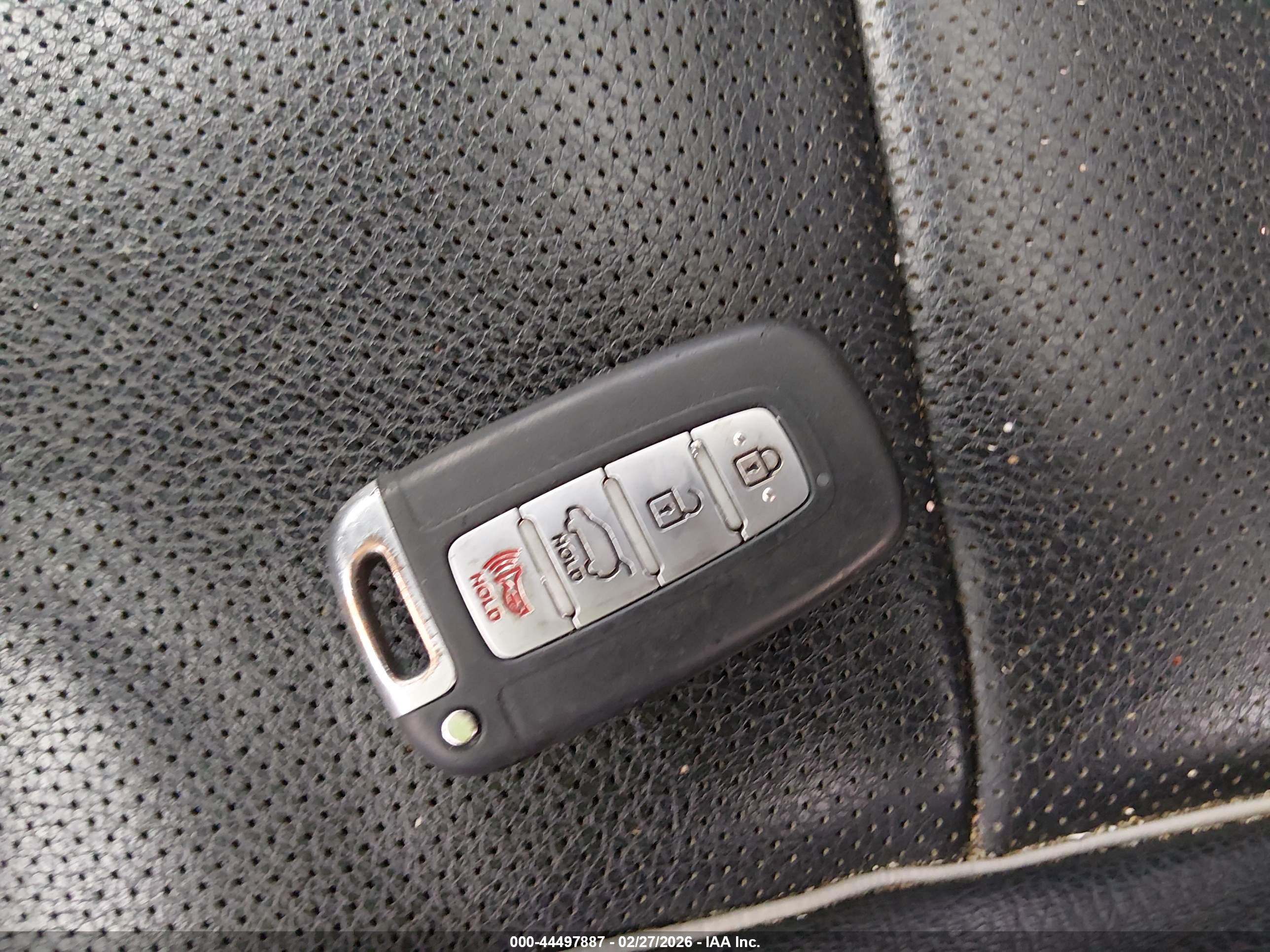 HYUNDAI VELOSTER image 11