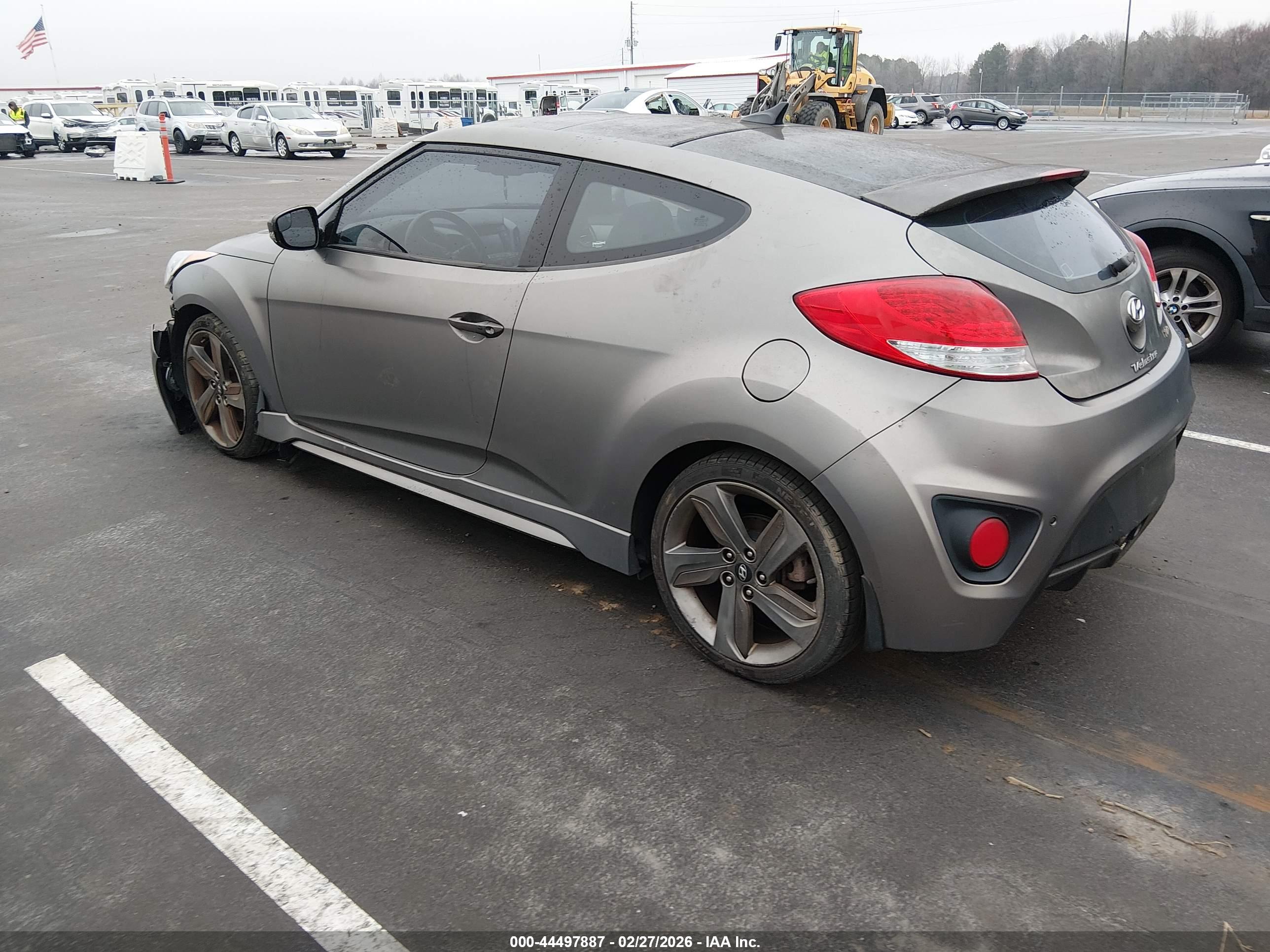 HYUNDAI VELOSTER image 3