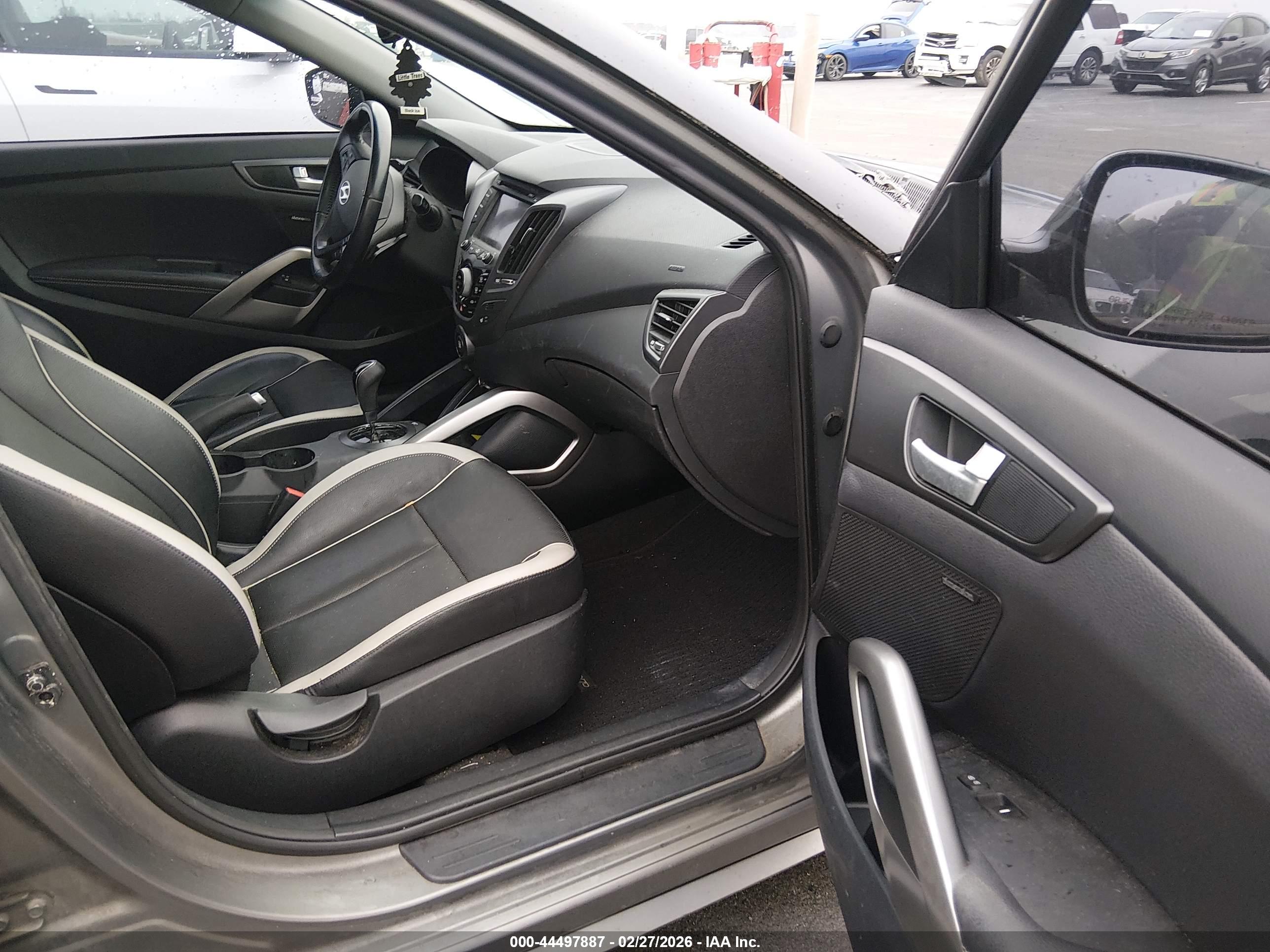 HYUNDAI VELOSTER image 5